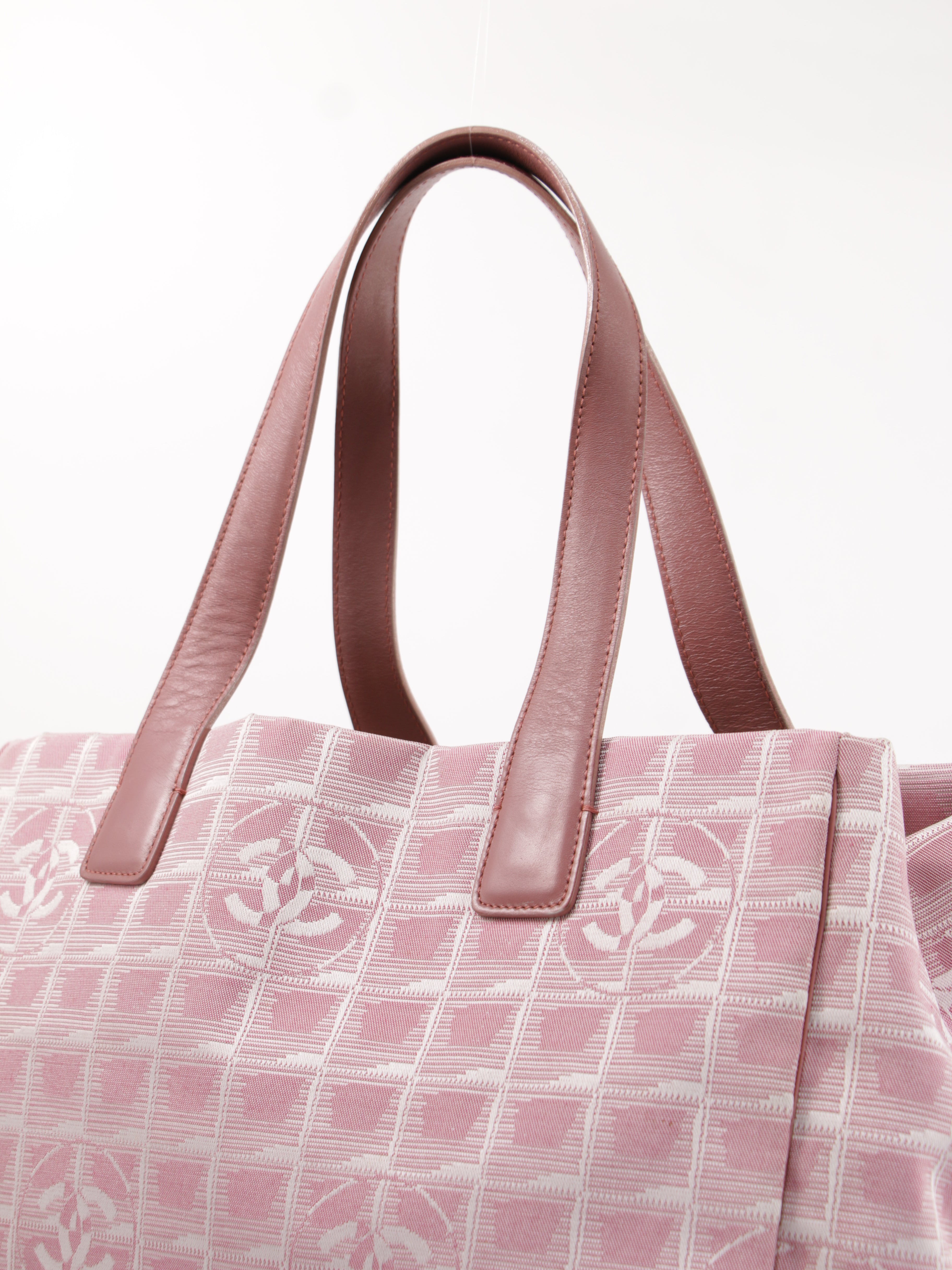 Medium New Travel Line Tote