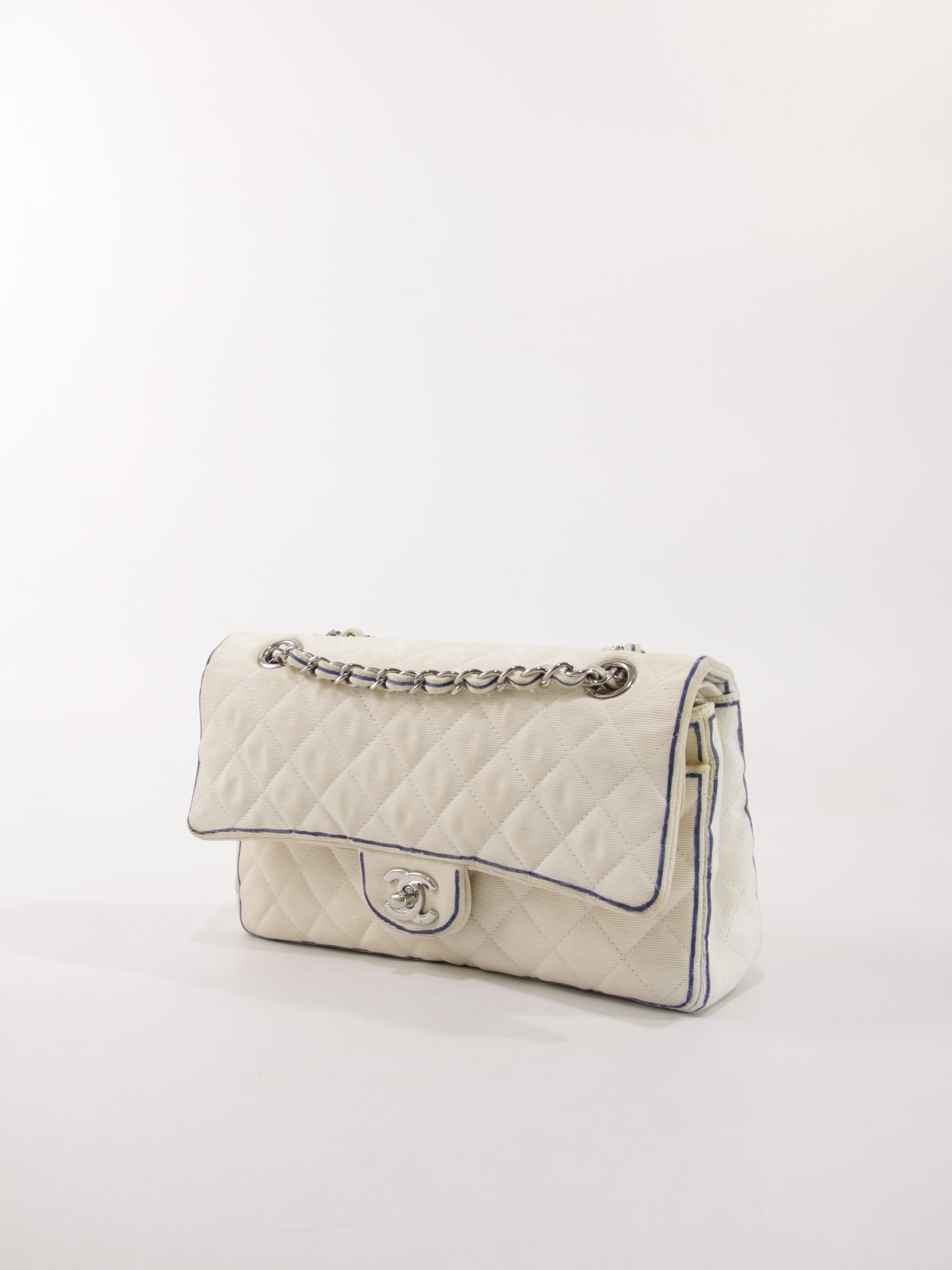 Medium Classic Flap