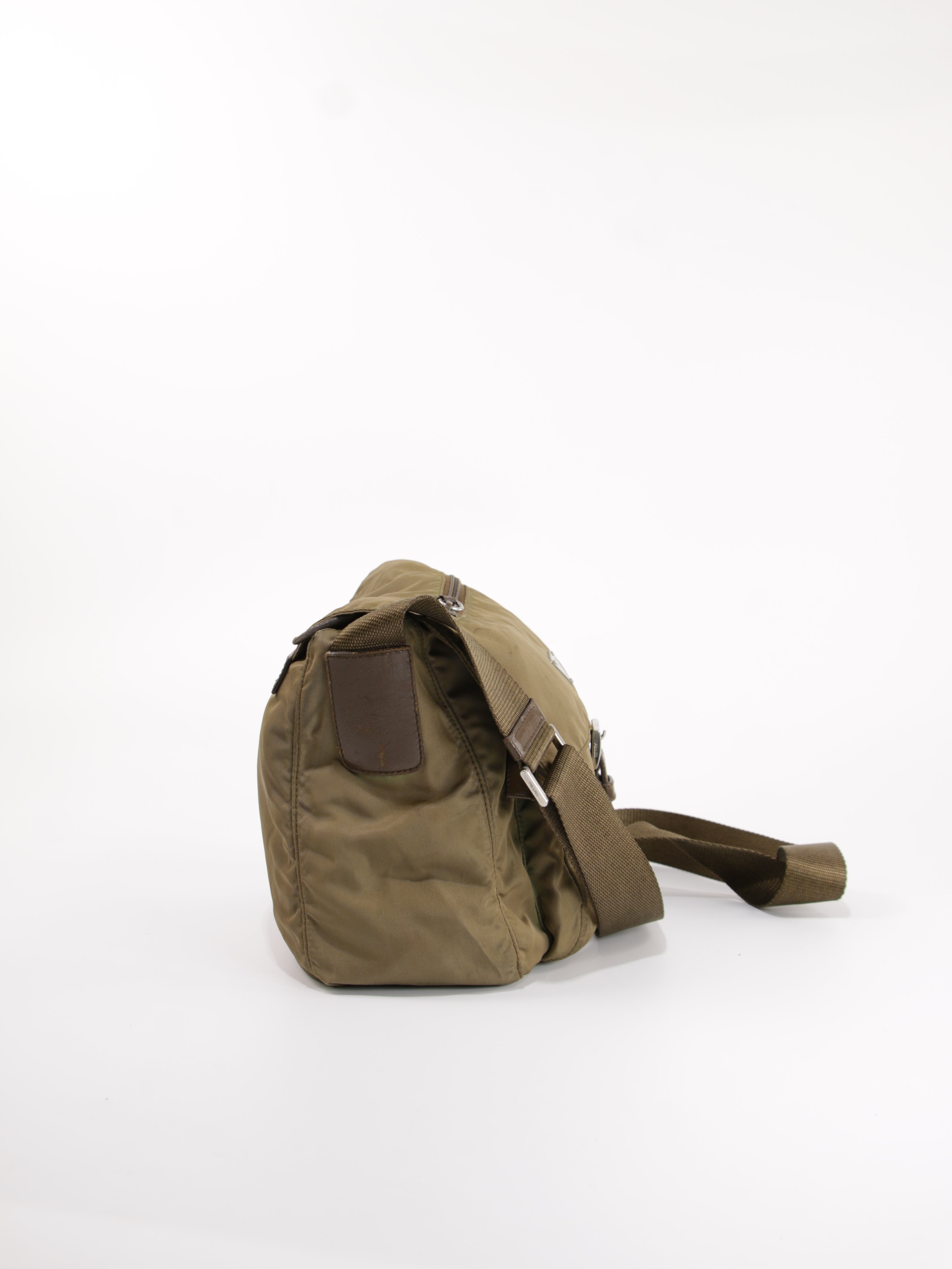 Single Buckle Messenger