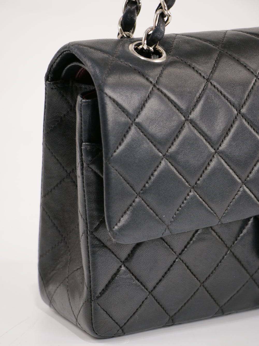 Medium Classic Flap