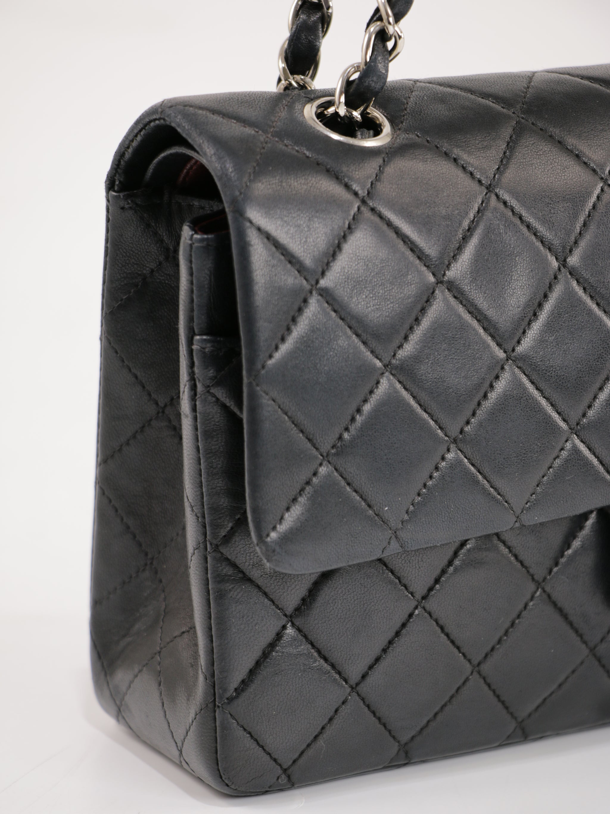 Medium Classic Flap