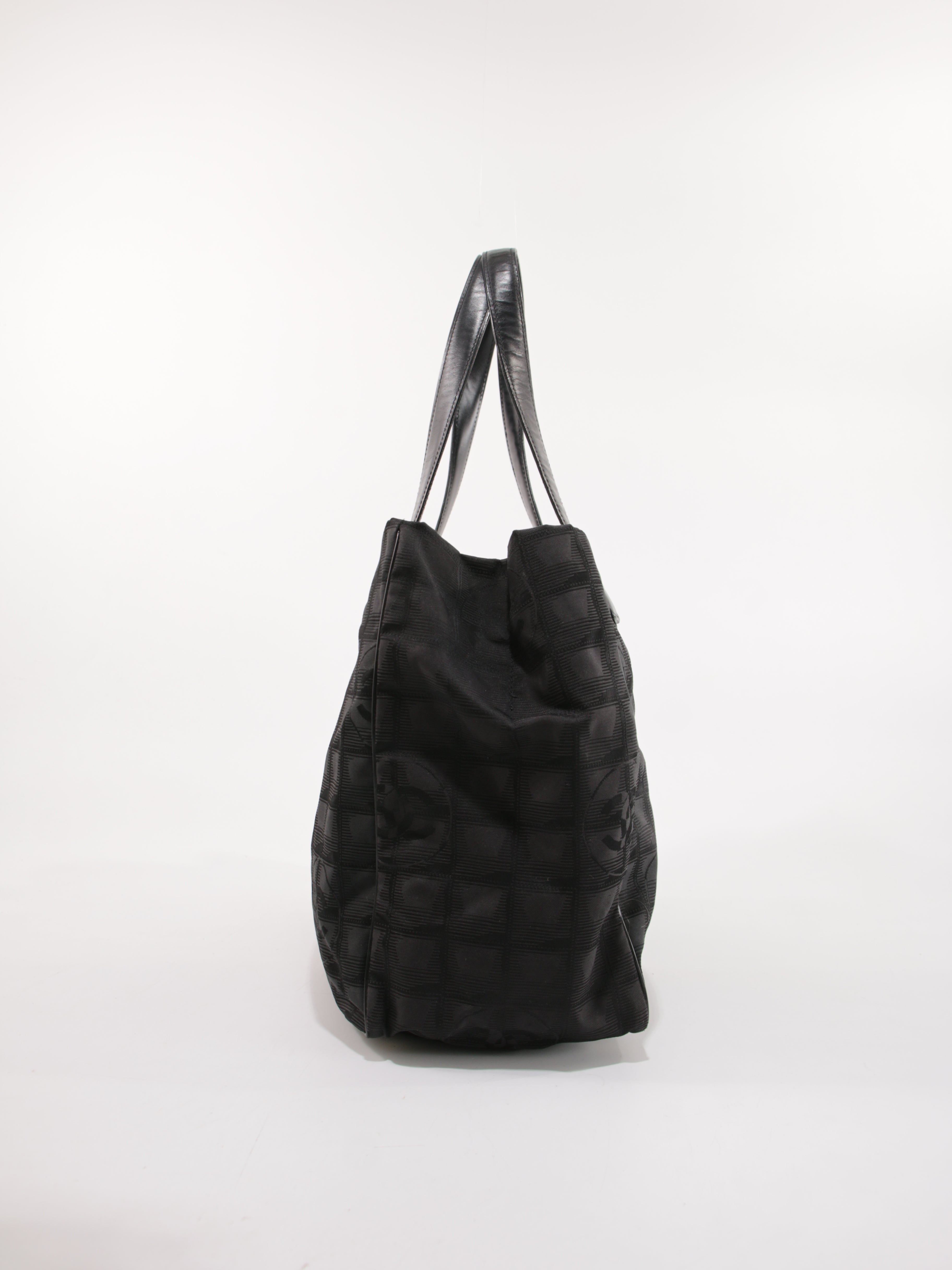 Medium New Travel Line Tote