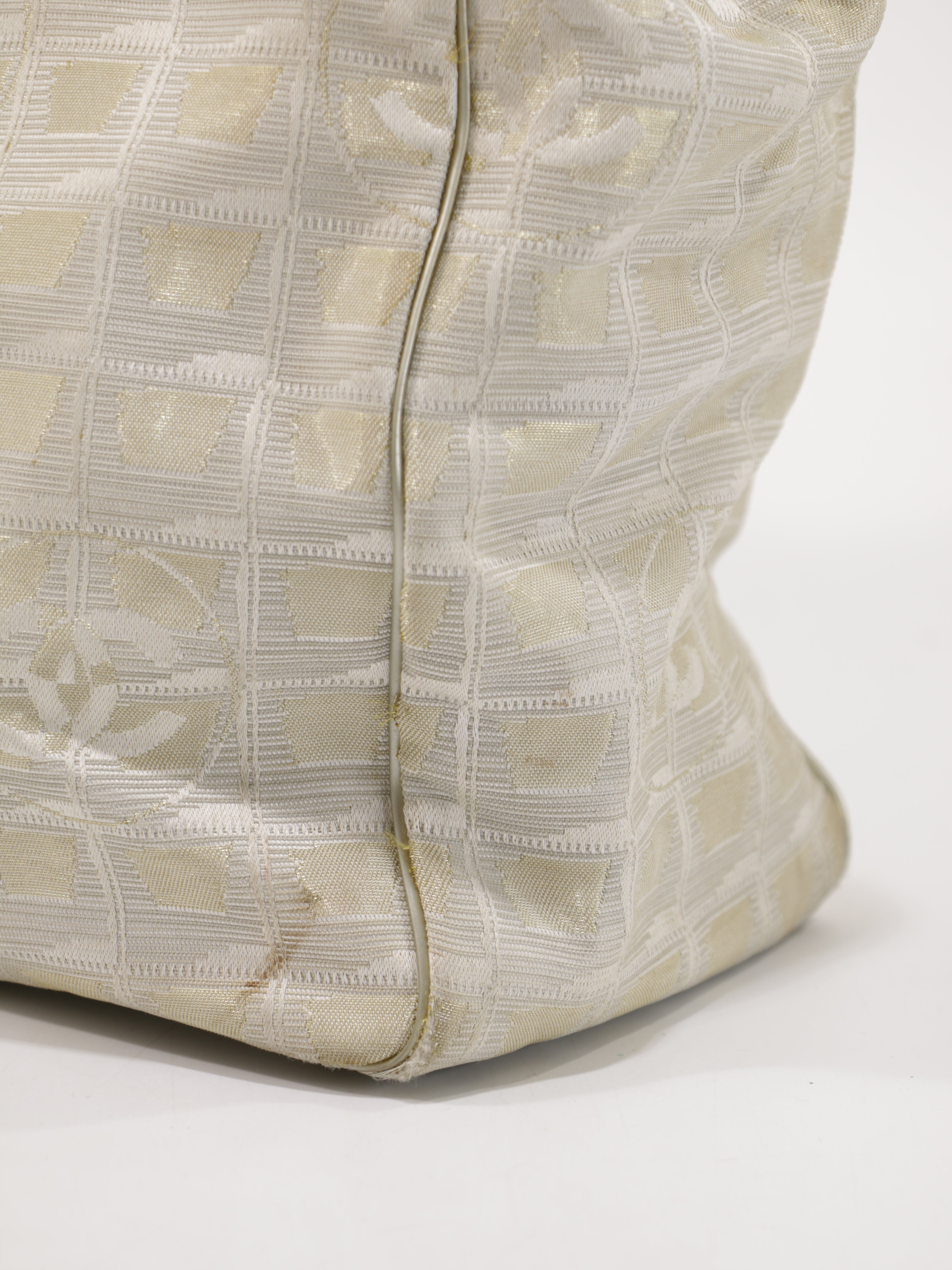 Medium New Travel Line Tote