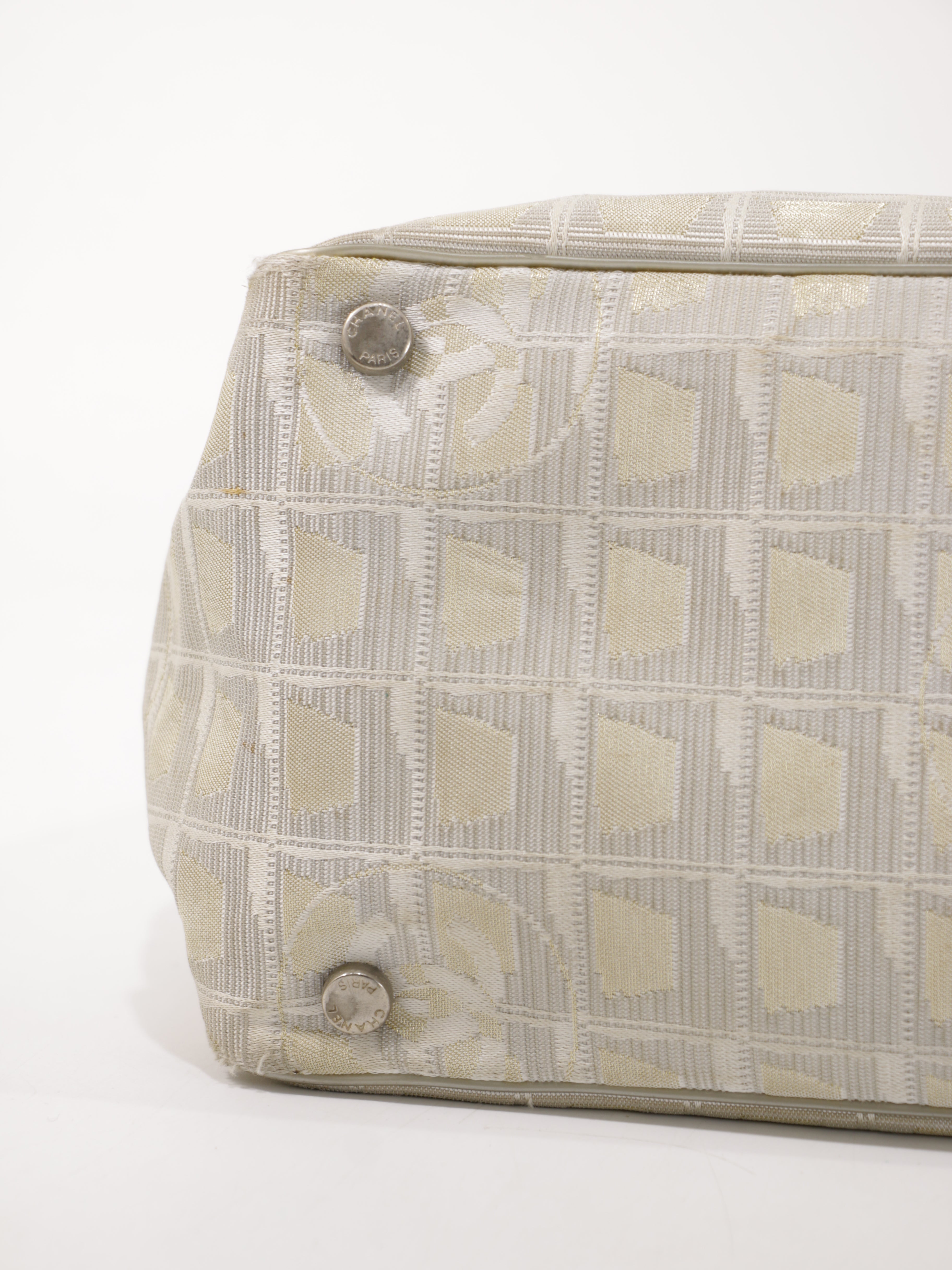 Medium New Travel Line Tote