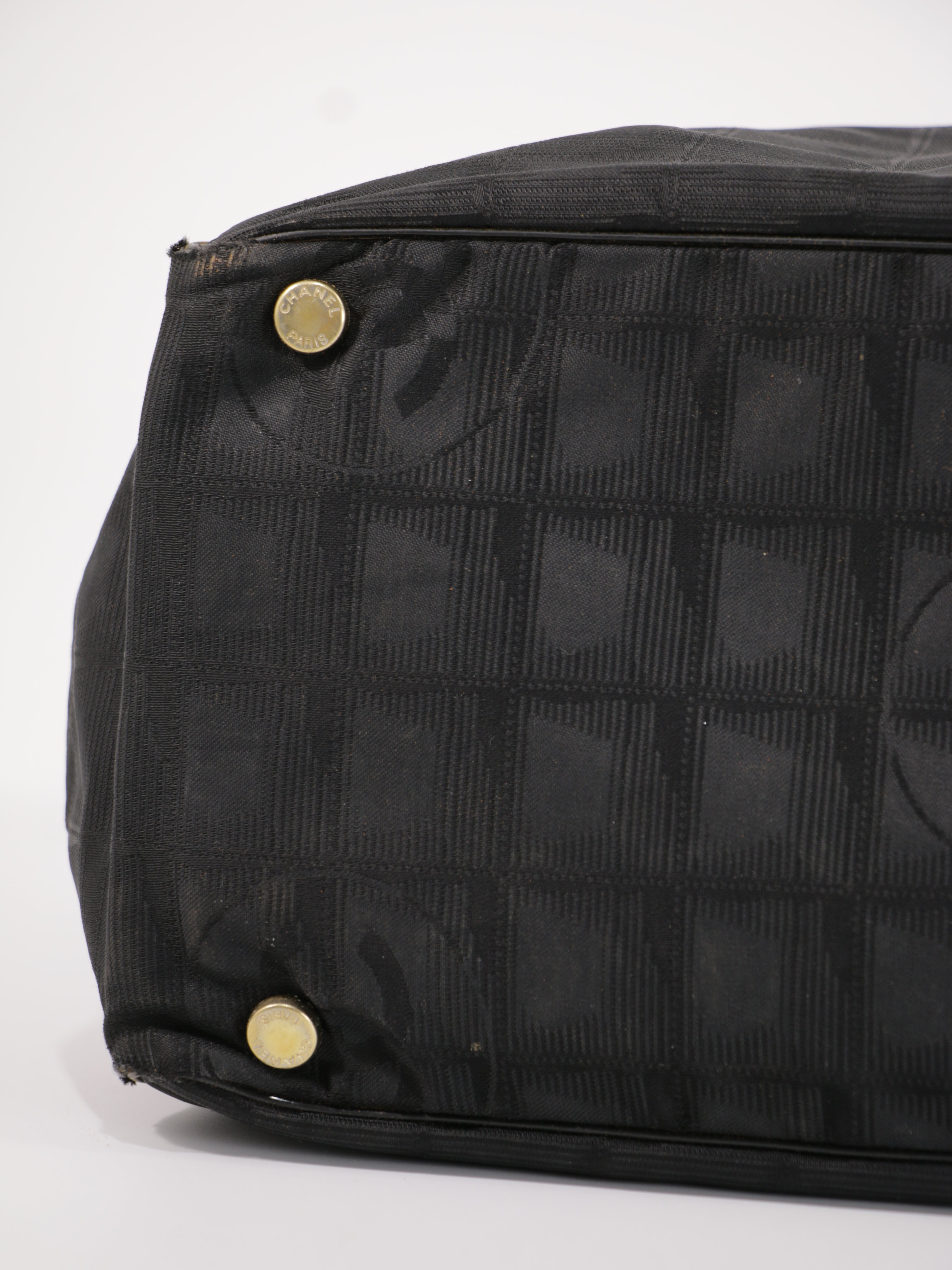 Medium New Travel Line Tote