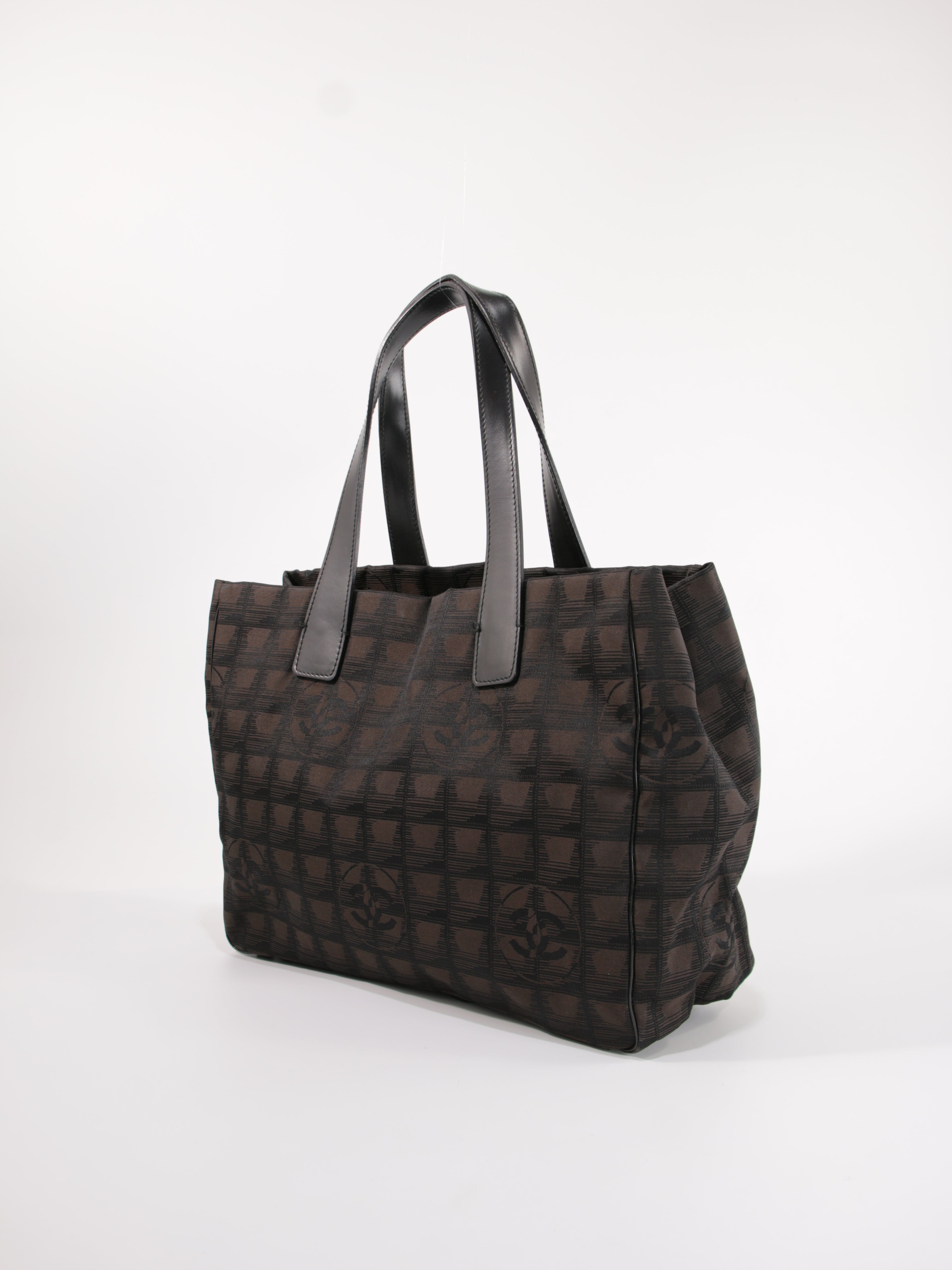 Medium New Travel Line Tote