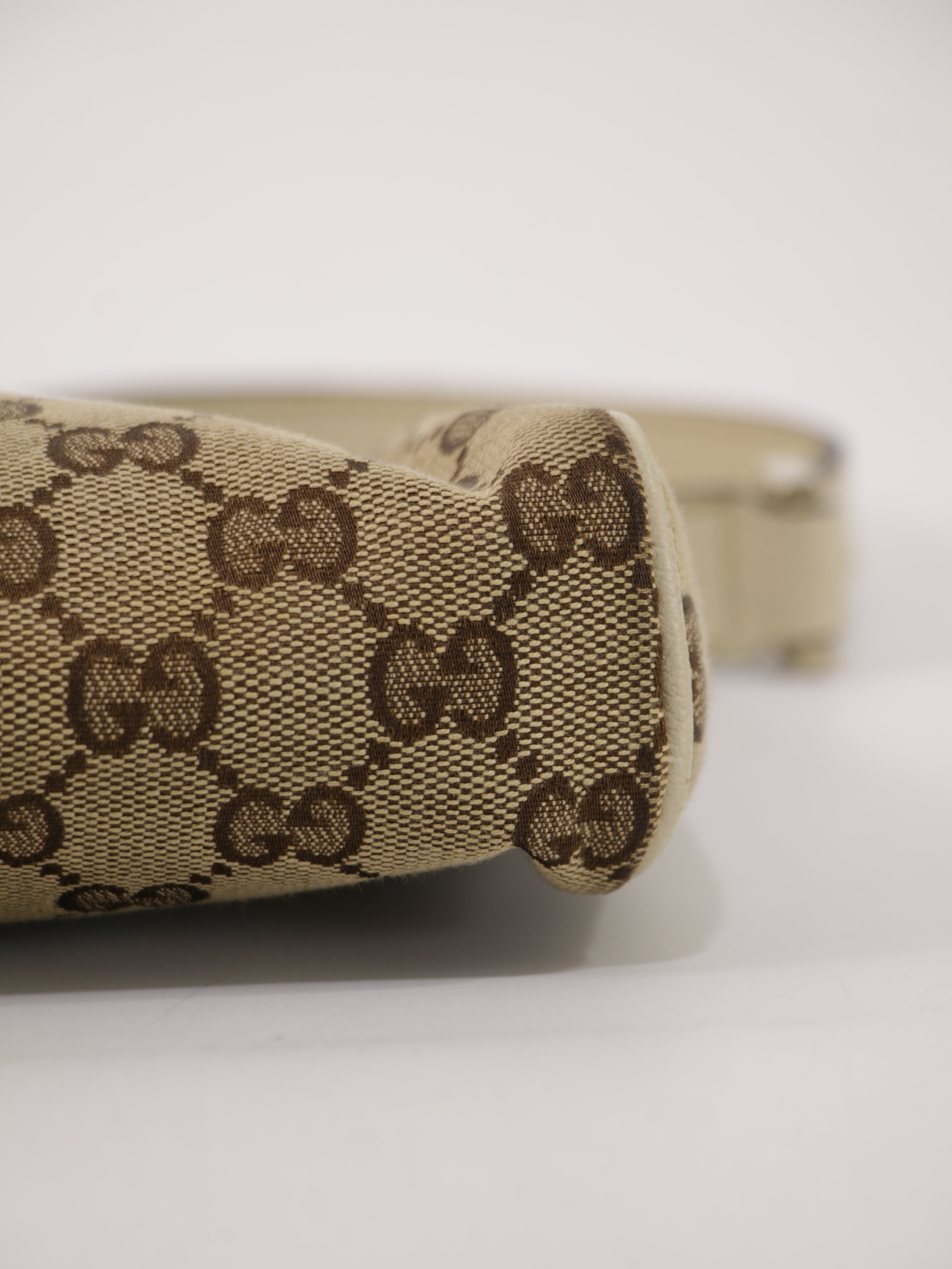 Abbey D-Ring Pochette