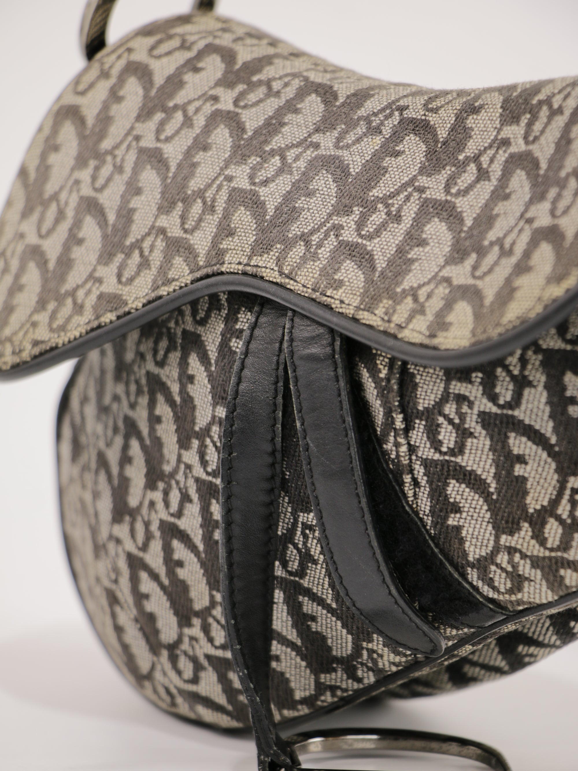 Saddle