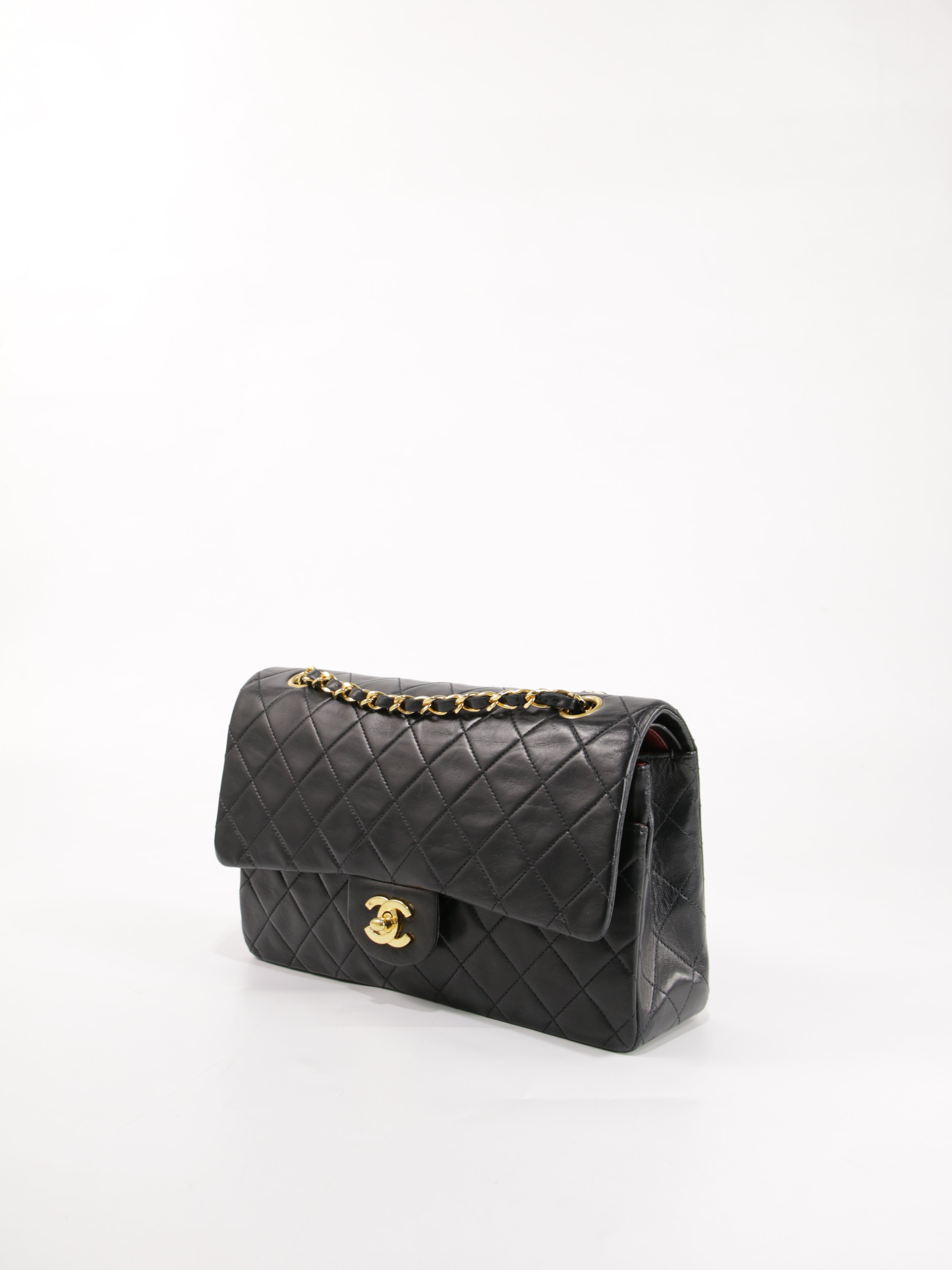 Medium Classic Flap