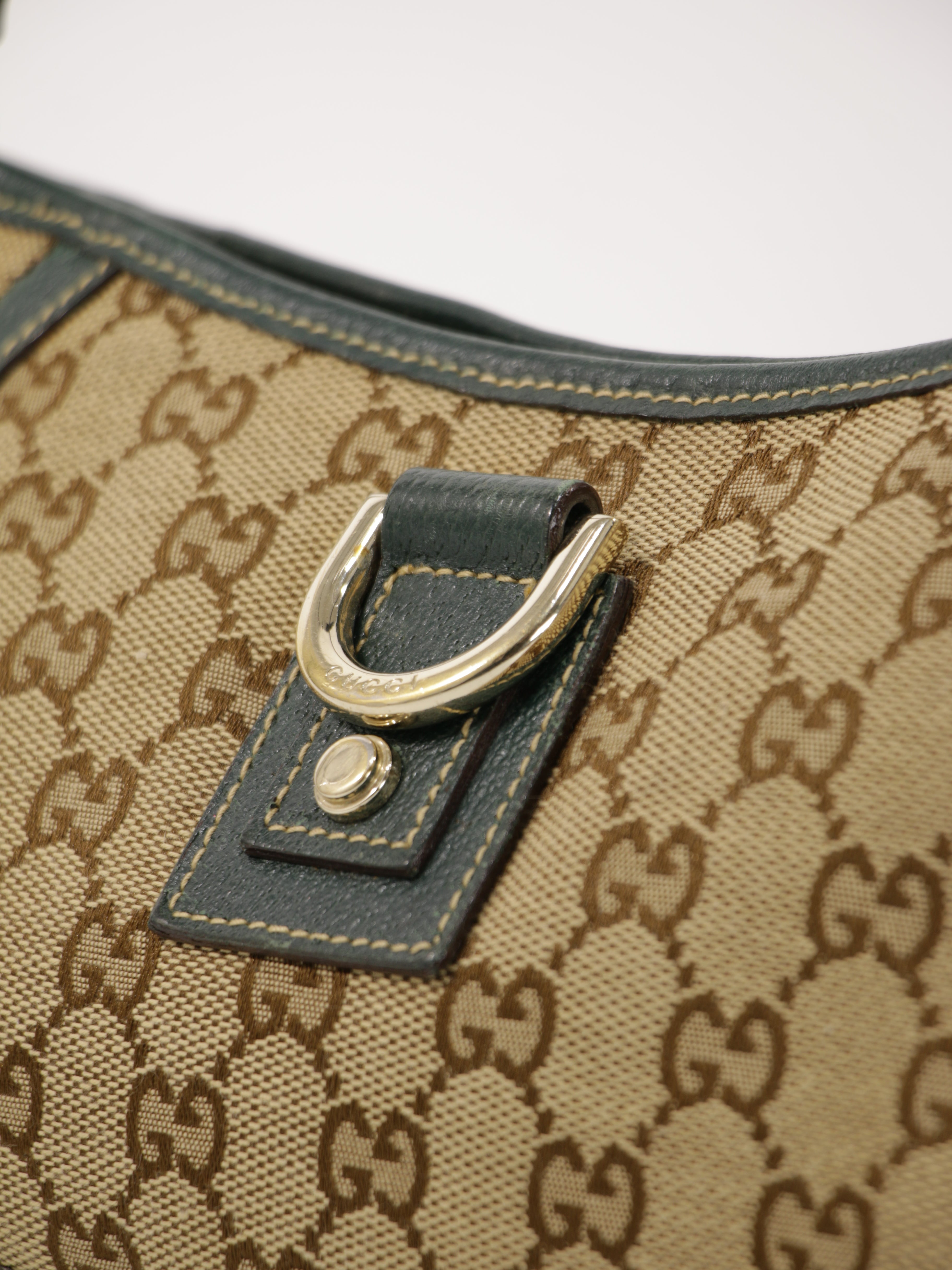 Abbey D-Ring Pochette