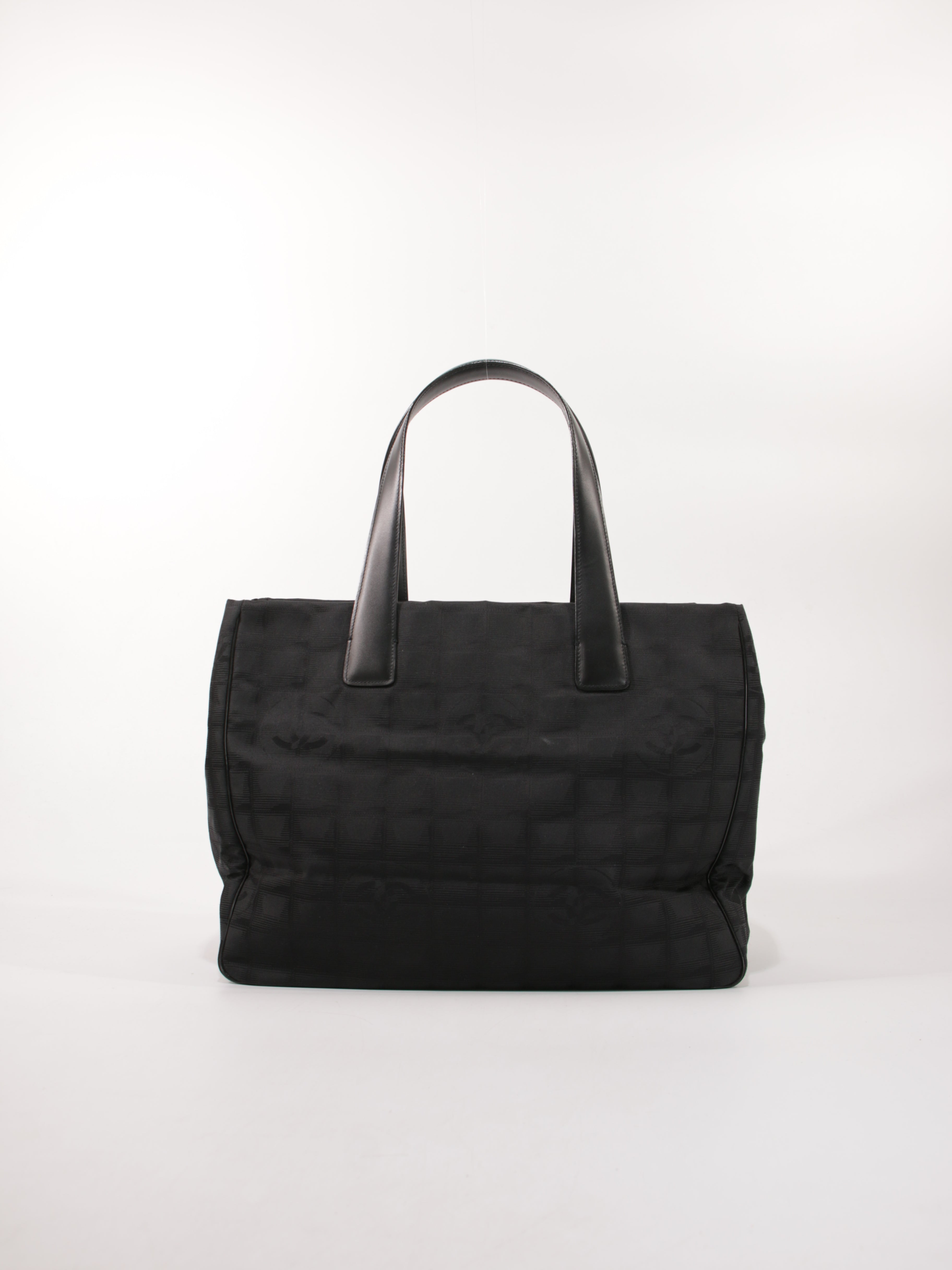 Medium New Travel Line Tote