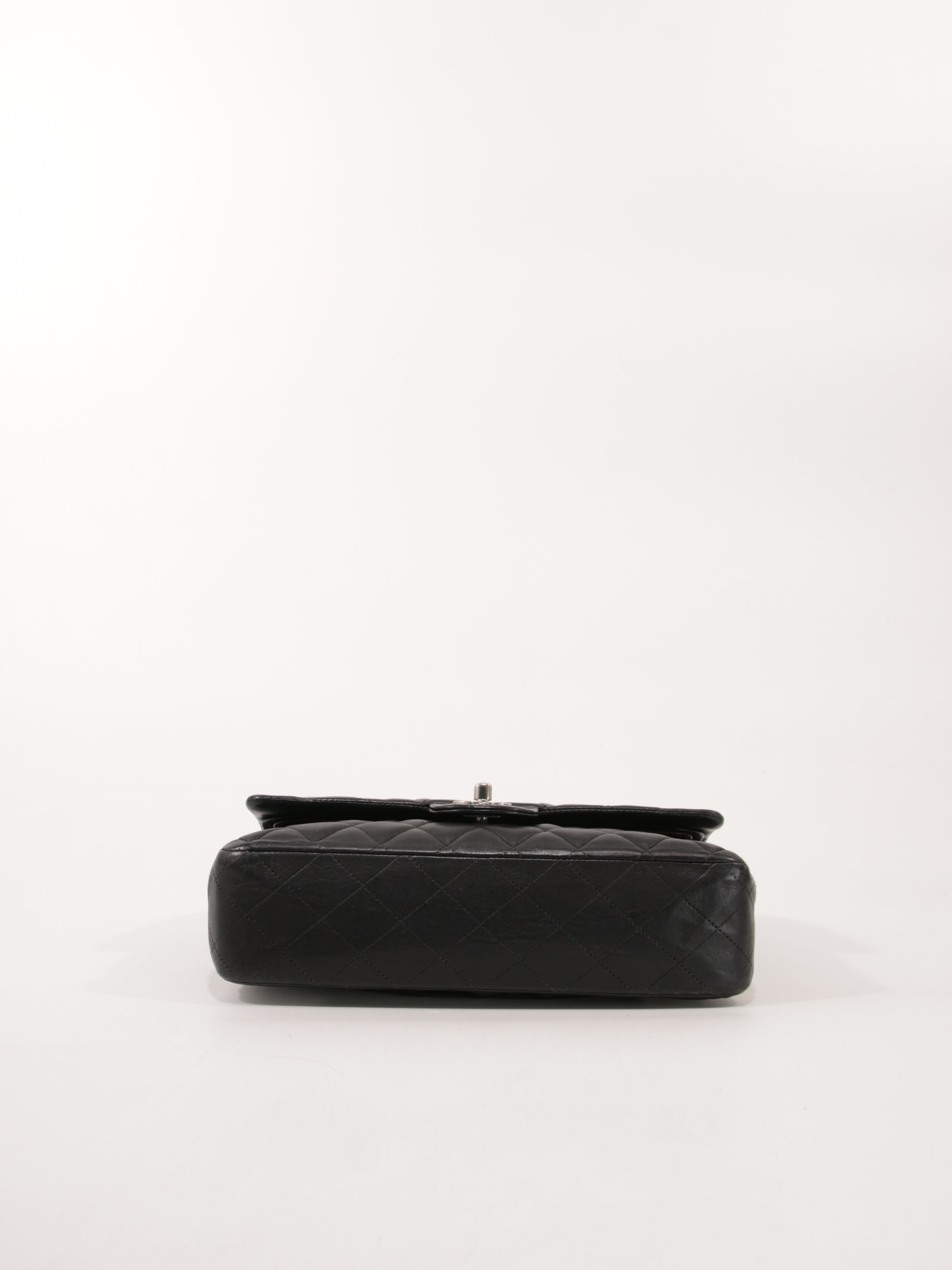 Medium Classic Flap