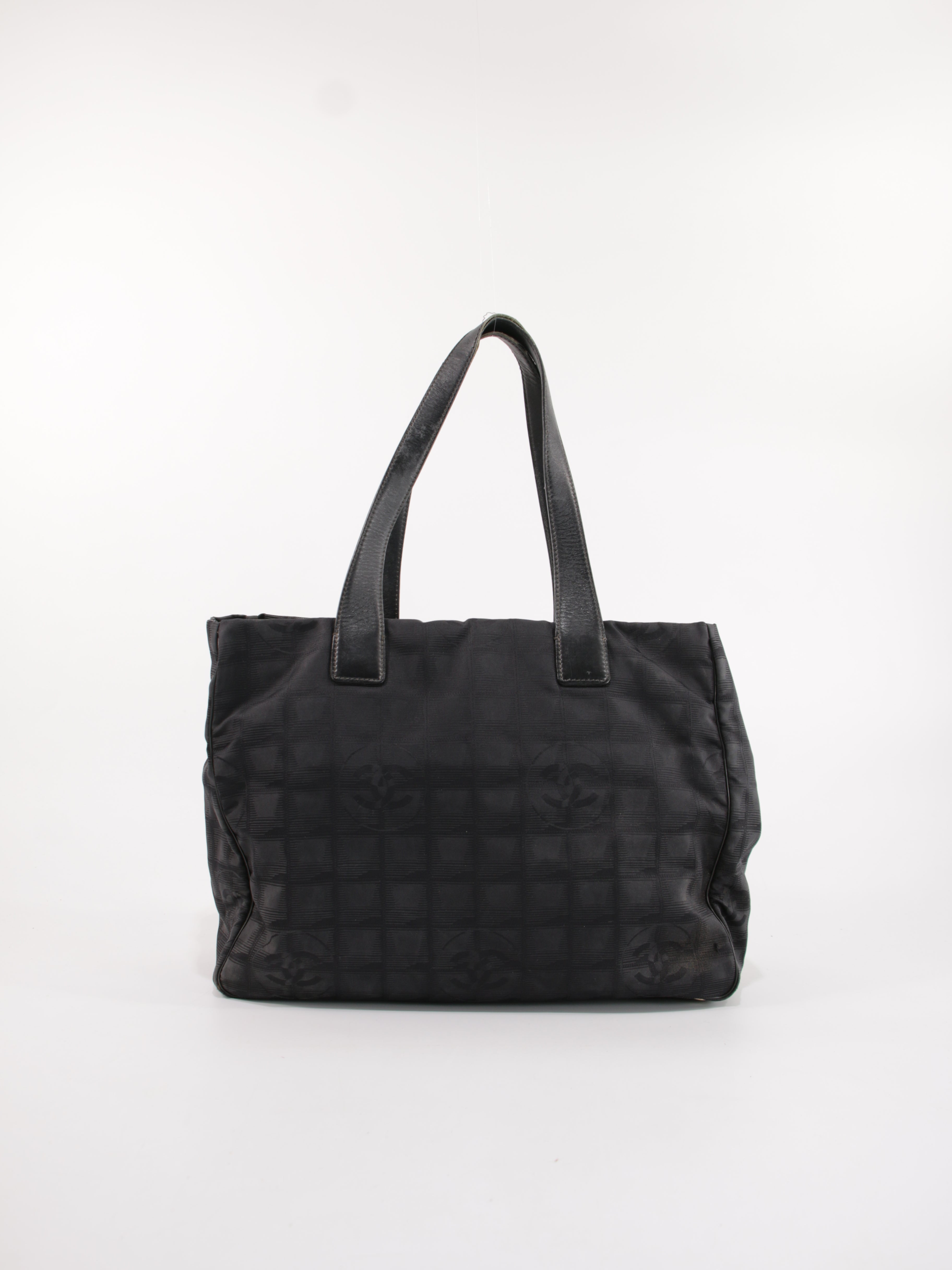 Medium New Travel Line Tote