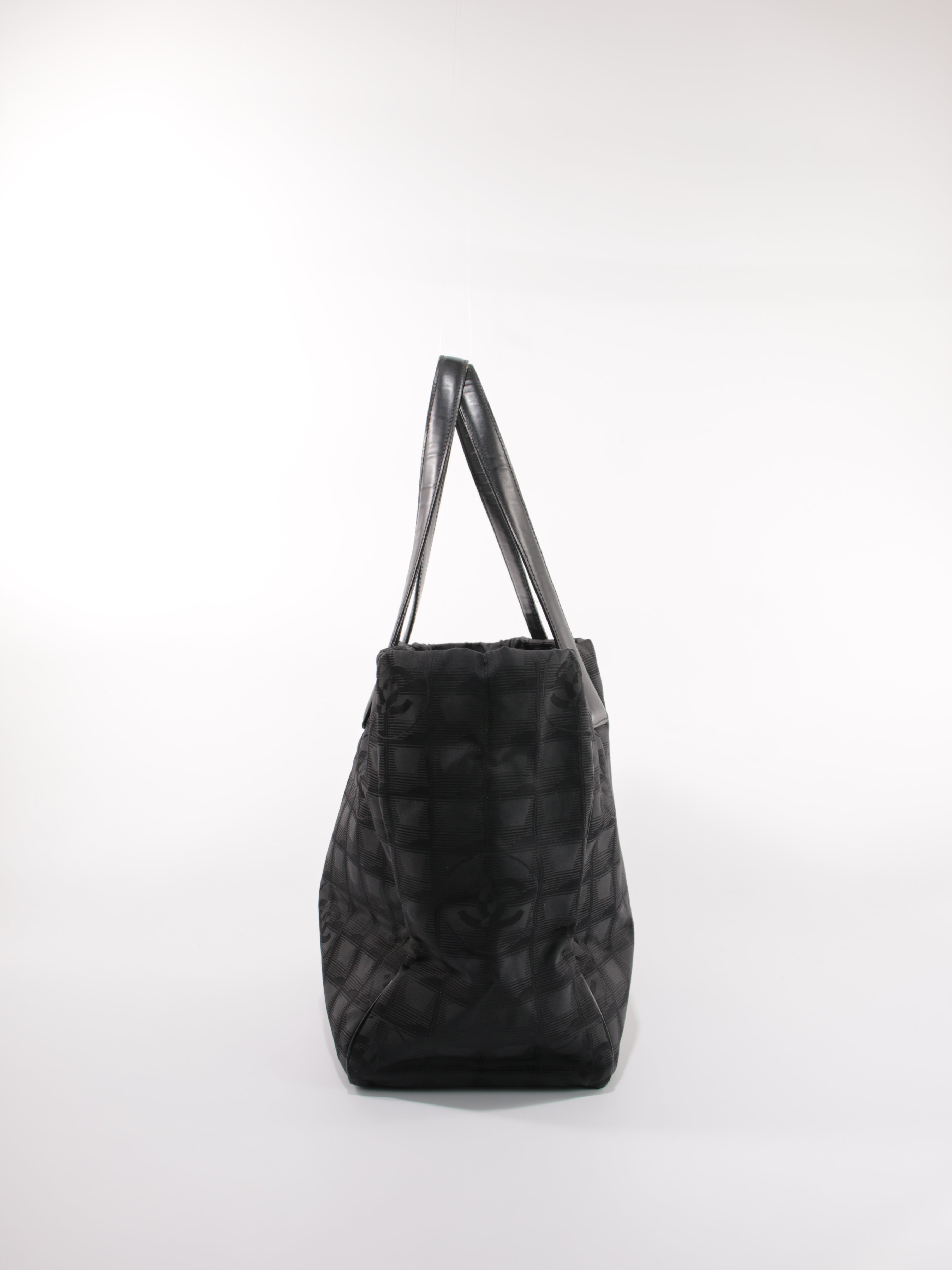 Medium New Travel Line Tote