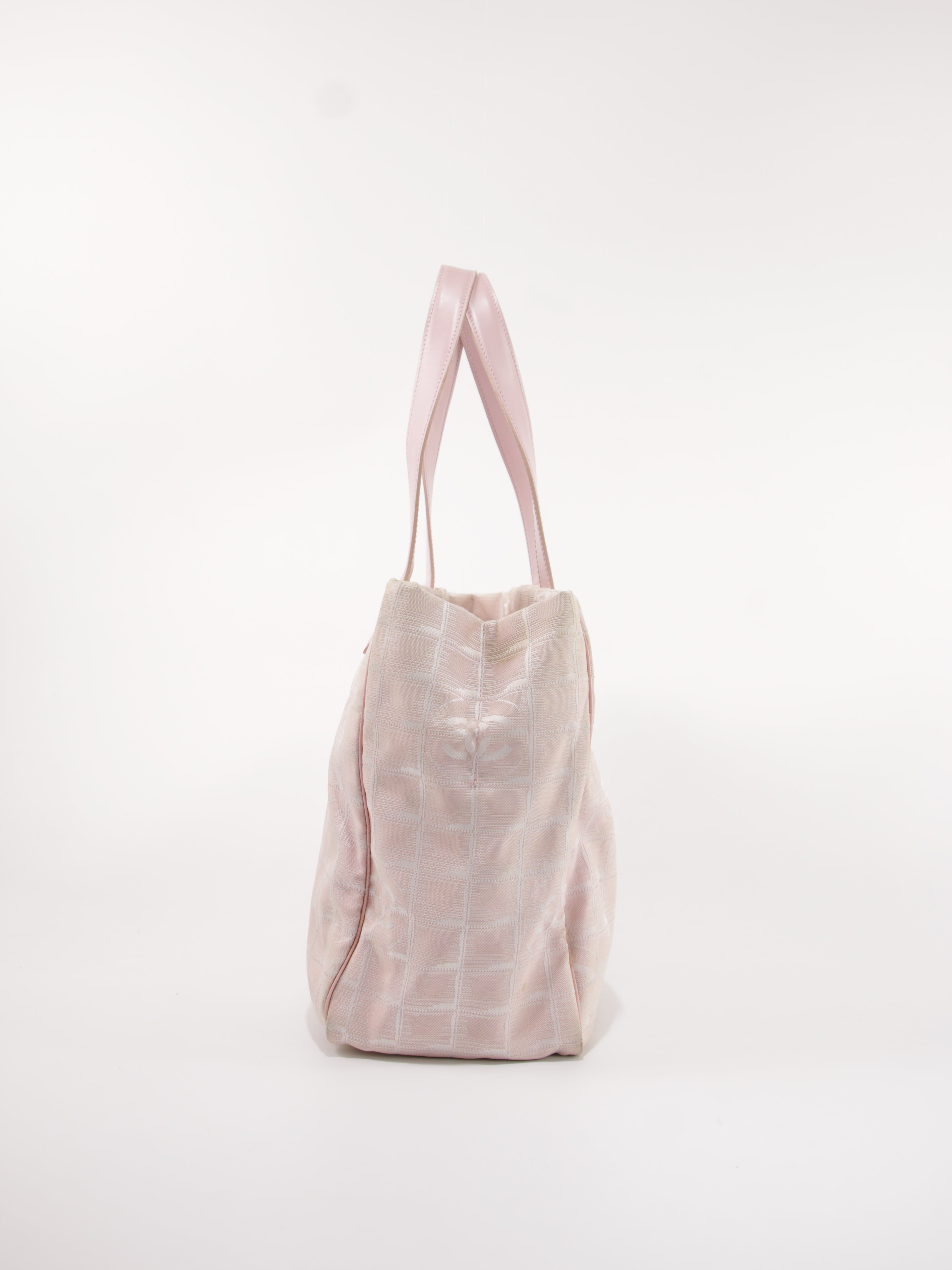 Medium New Travel Line Tote