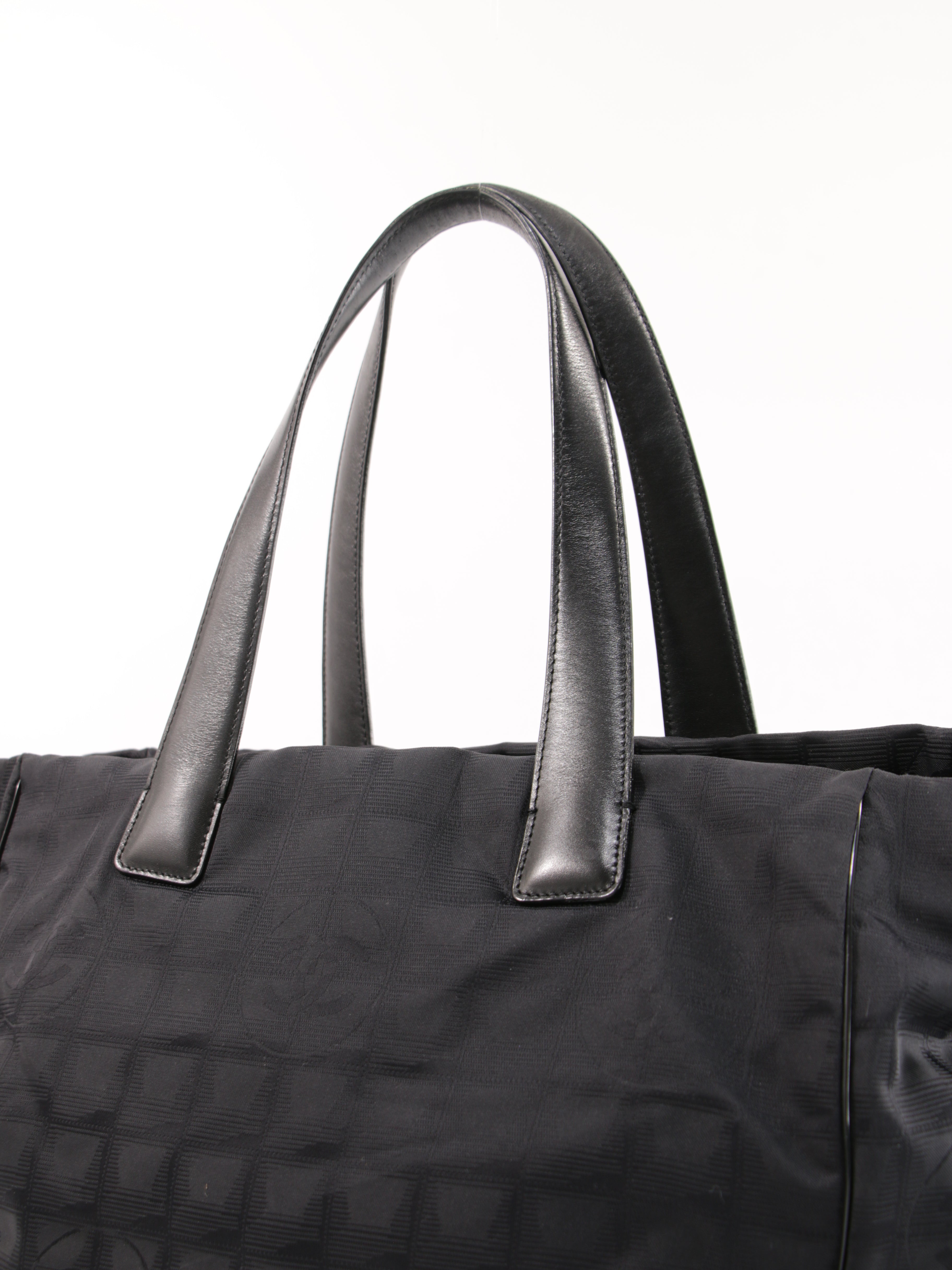 Medium New Travel Line Tote