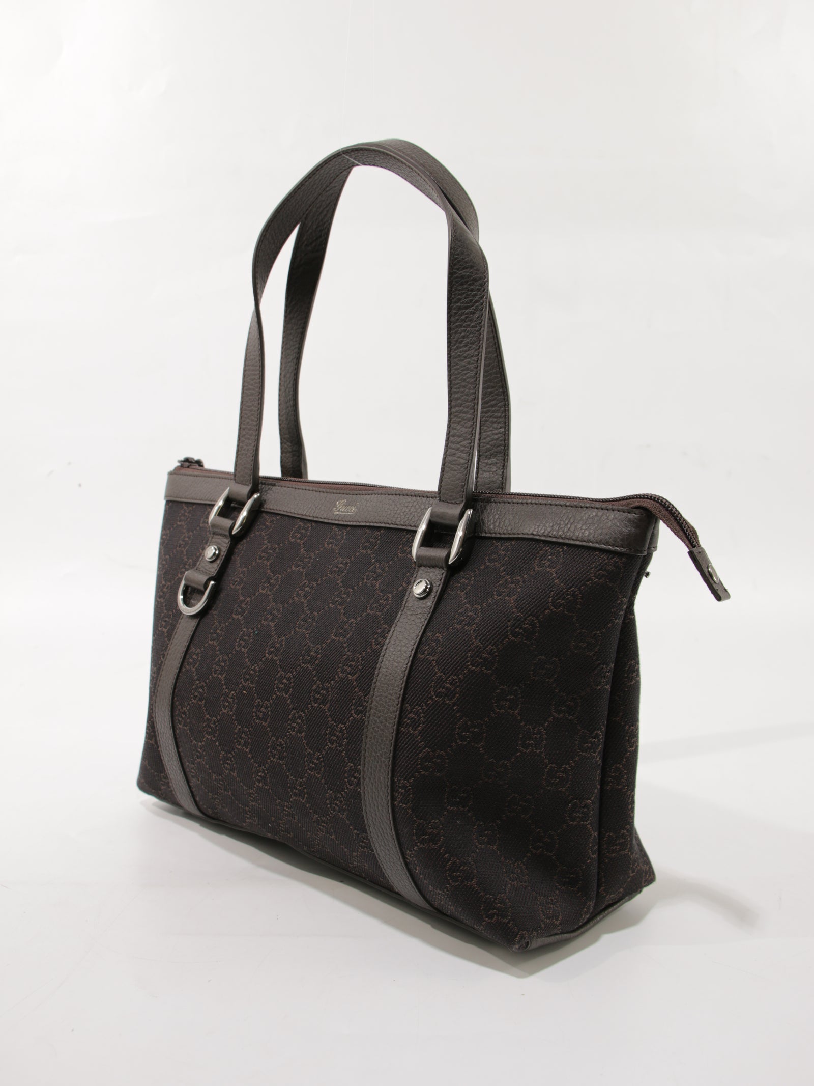 Abbey zip tote