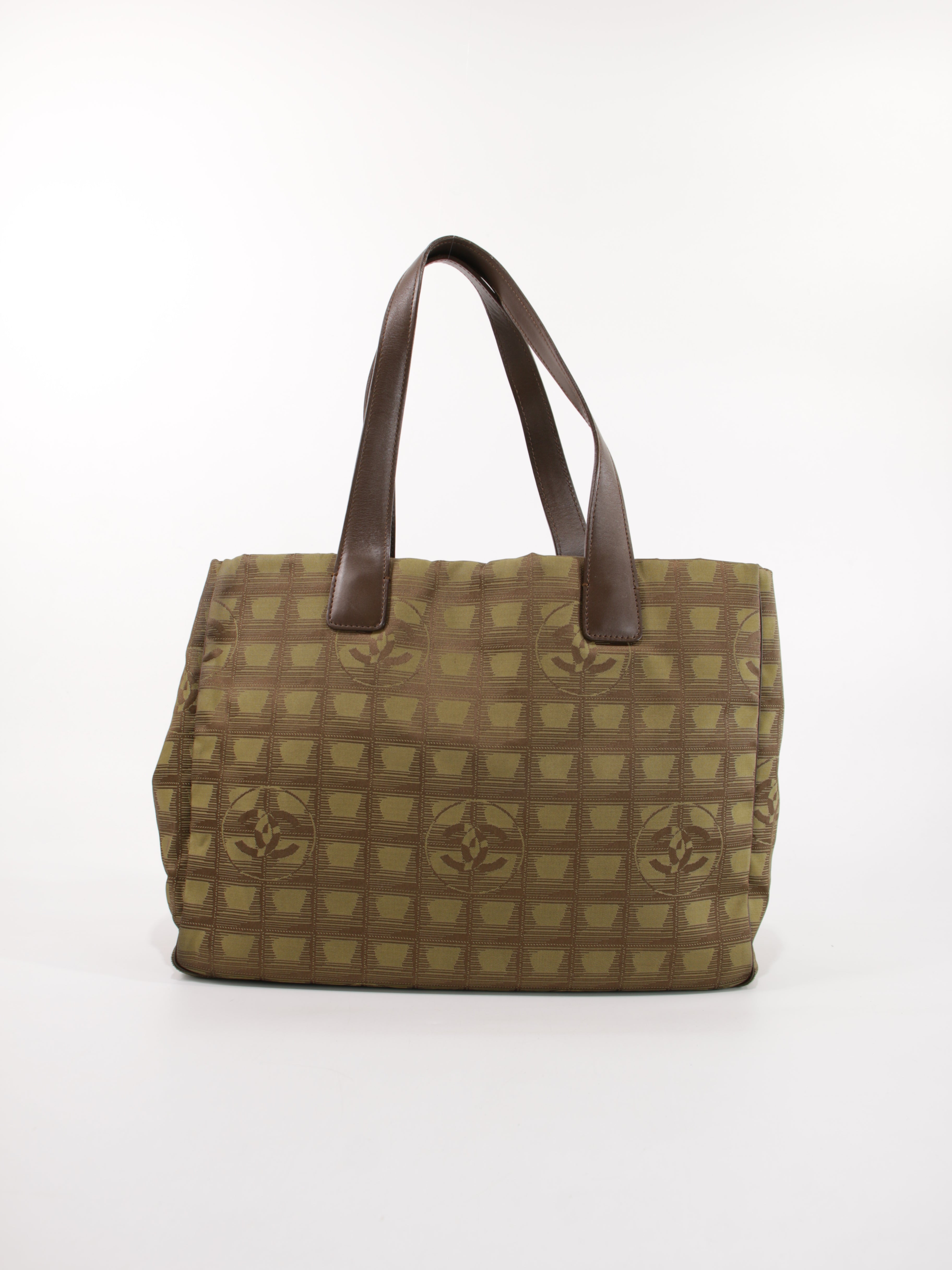 Medium New Travel Line Tote