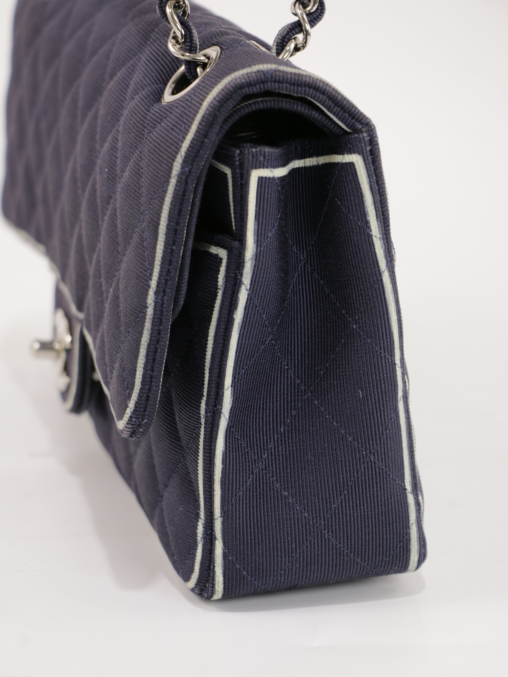 Medium Classic Flap