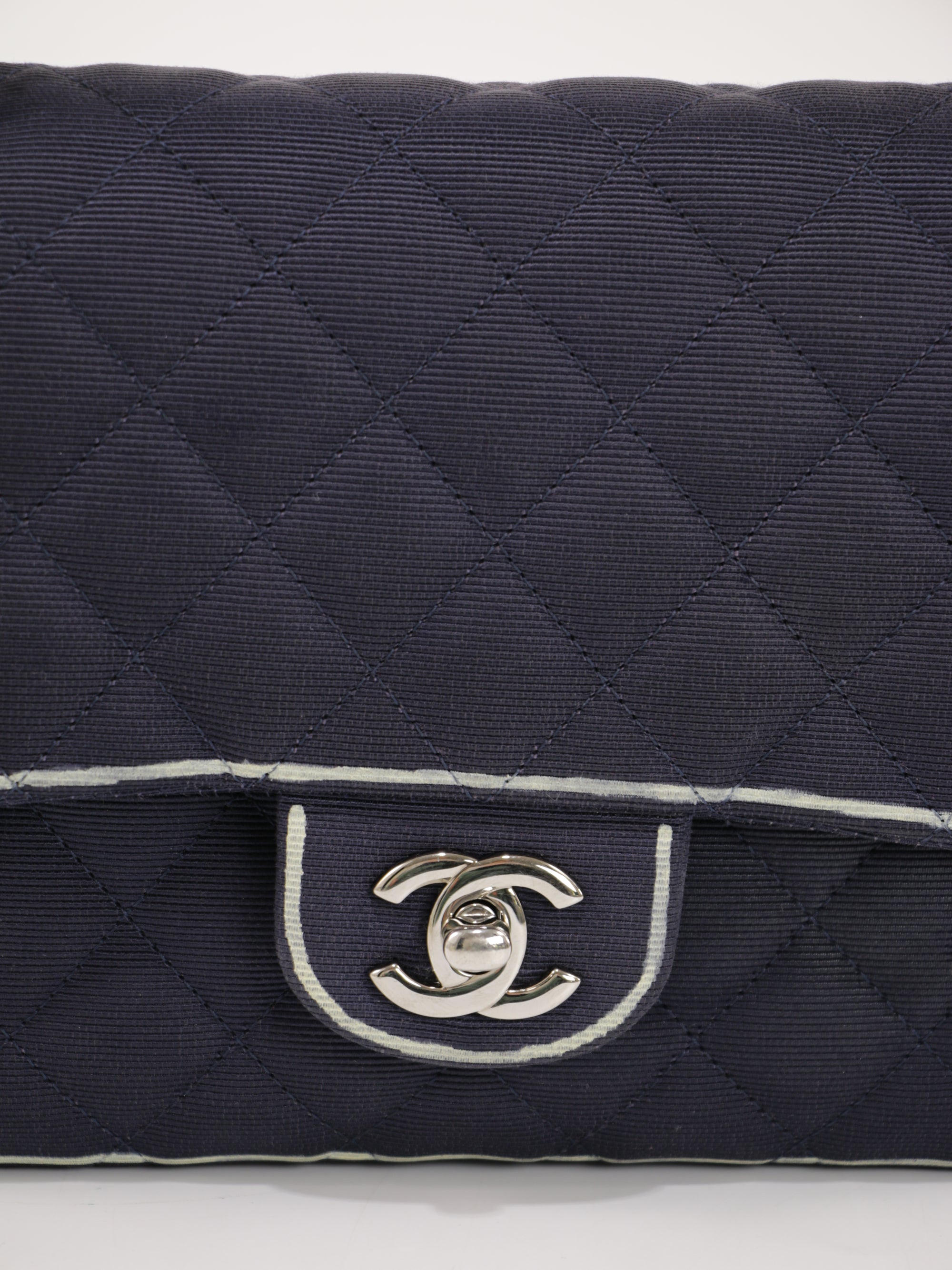Medium Classic Flap