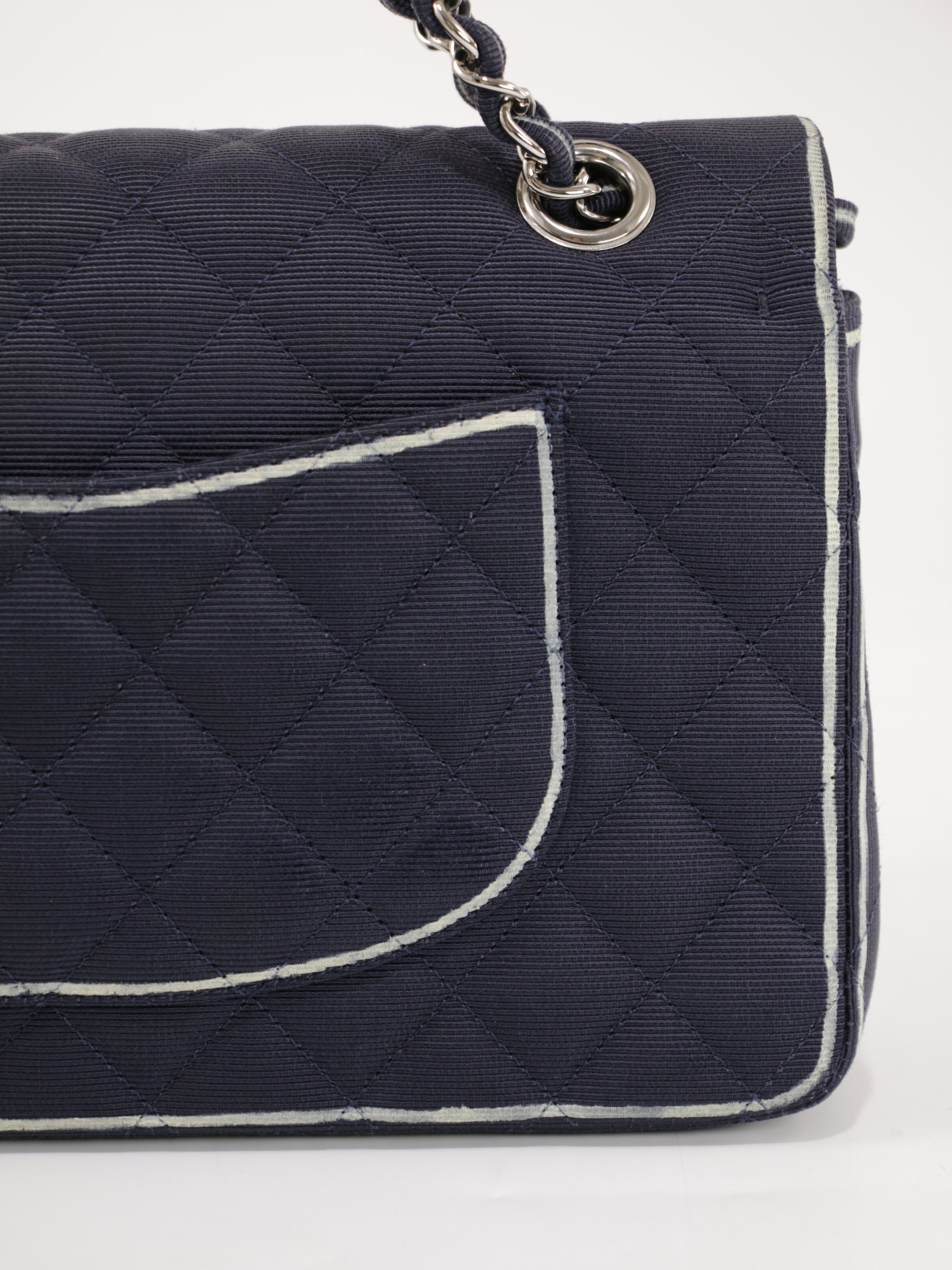 Medium Classic Flap