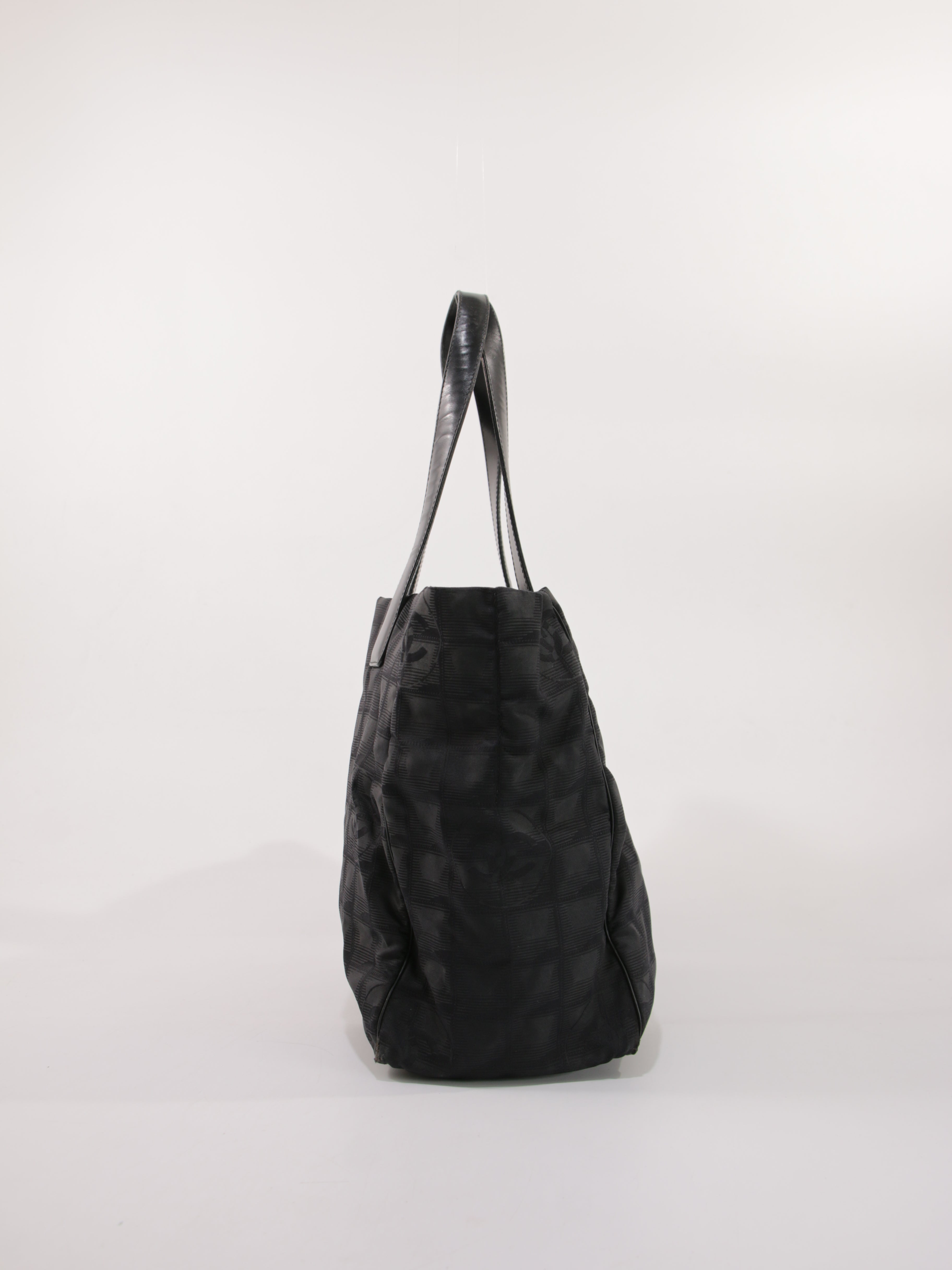 Medium New Travel Line Tote