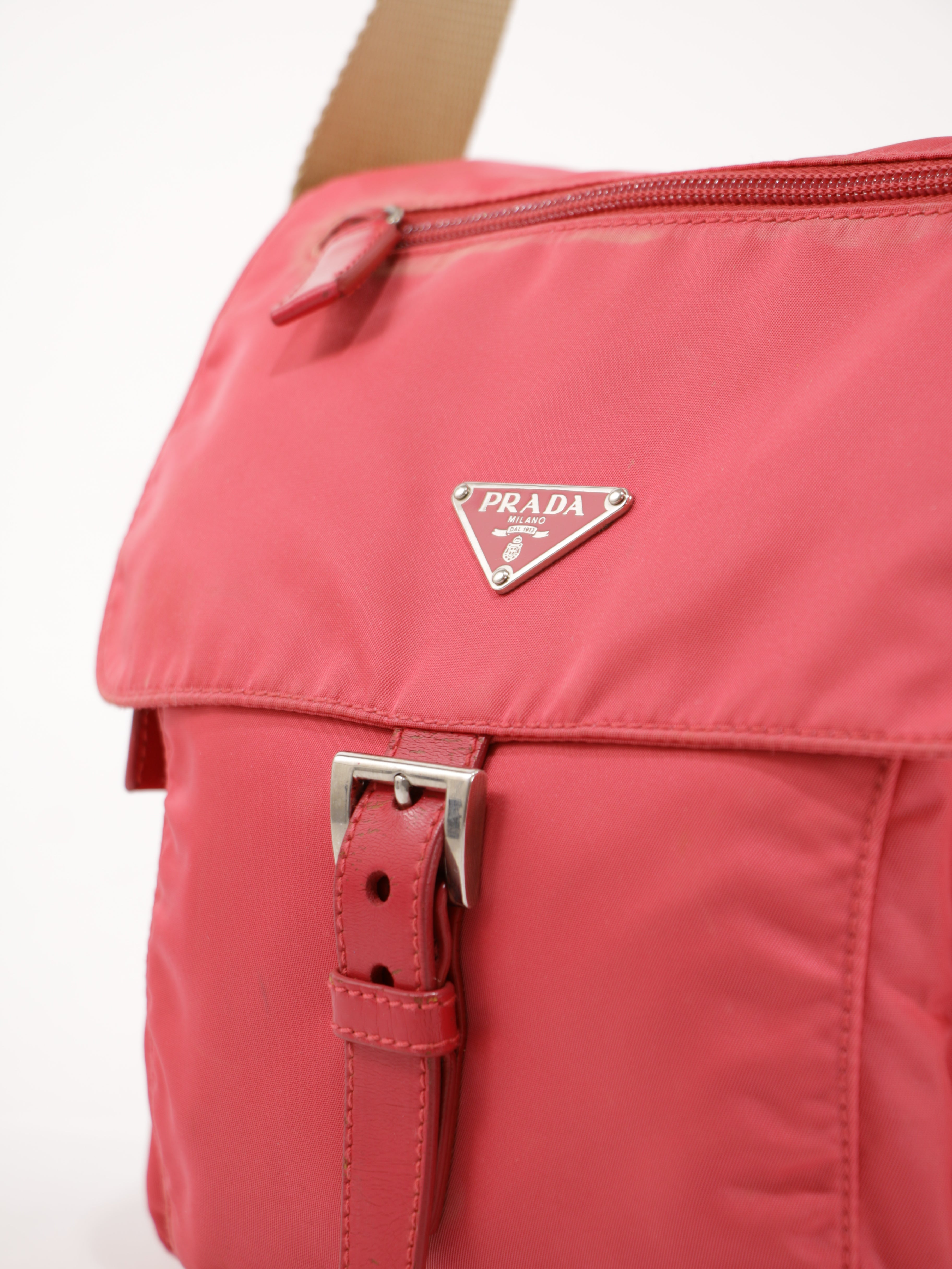 Single Buckle Messenger