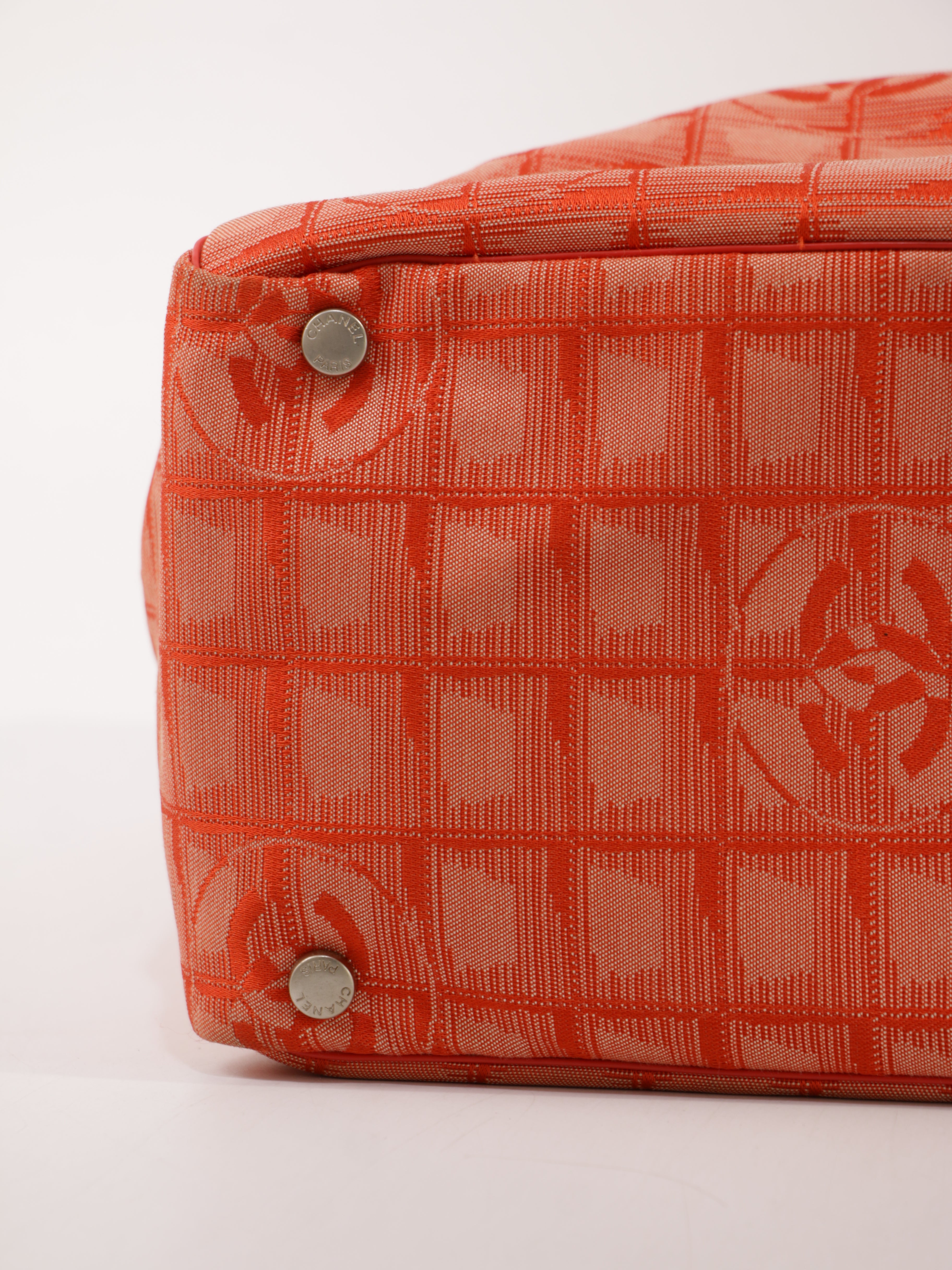 Medium New Travel Line Tote