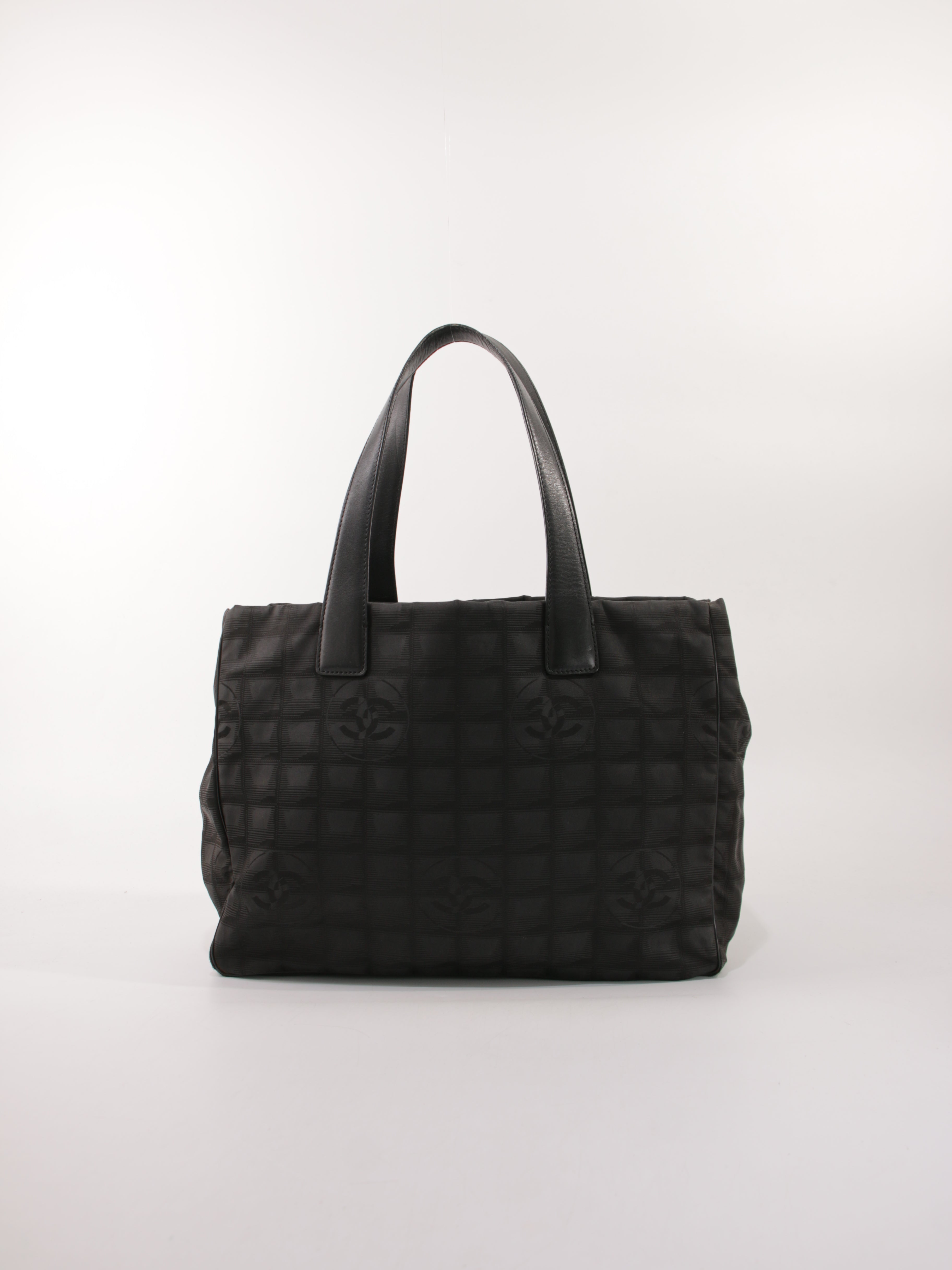 Medium New Travel Line Tote