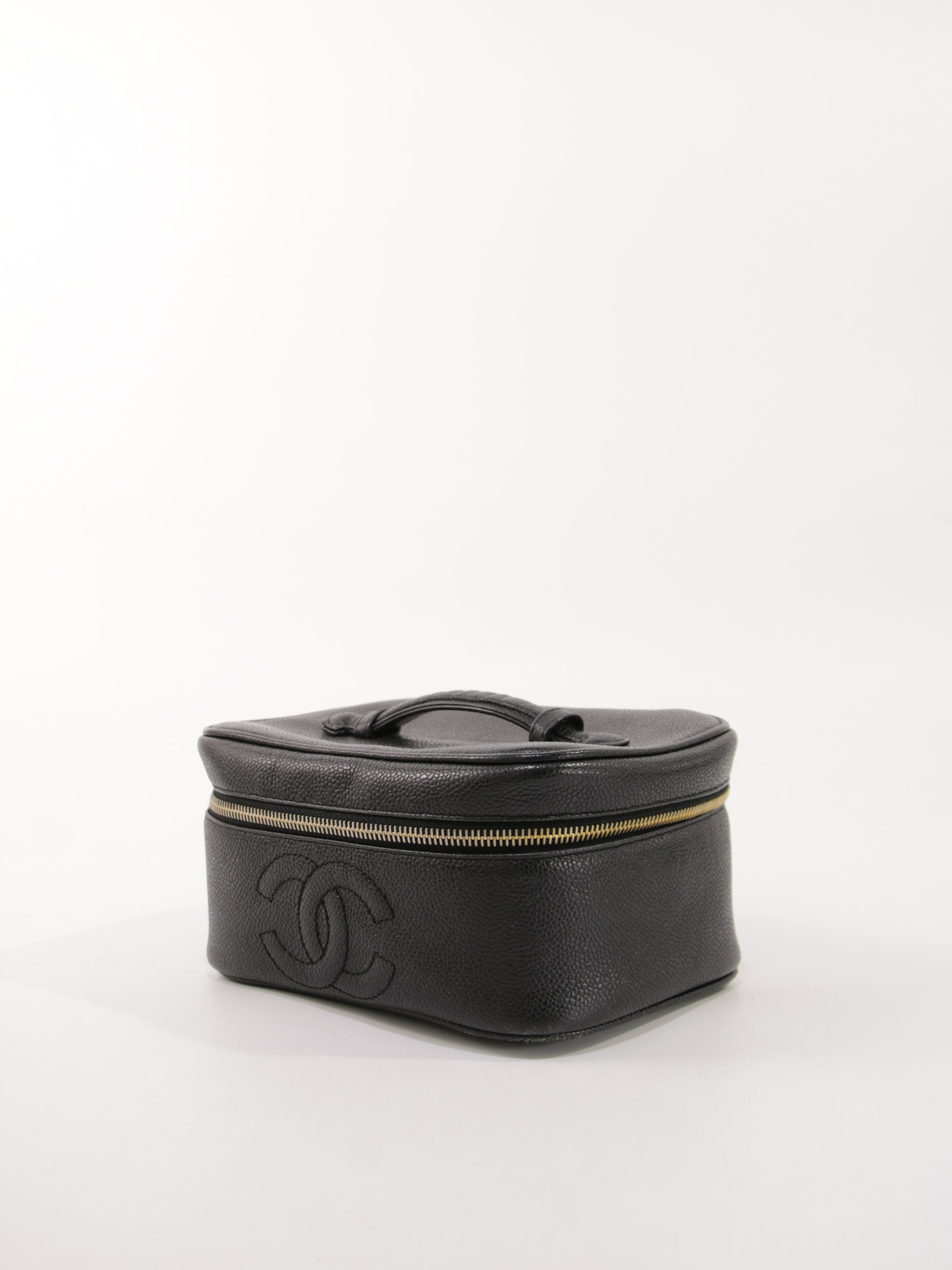 Cosmetic pouch