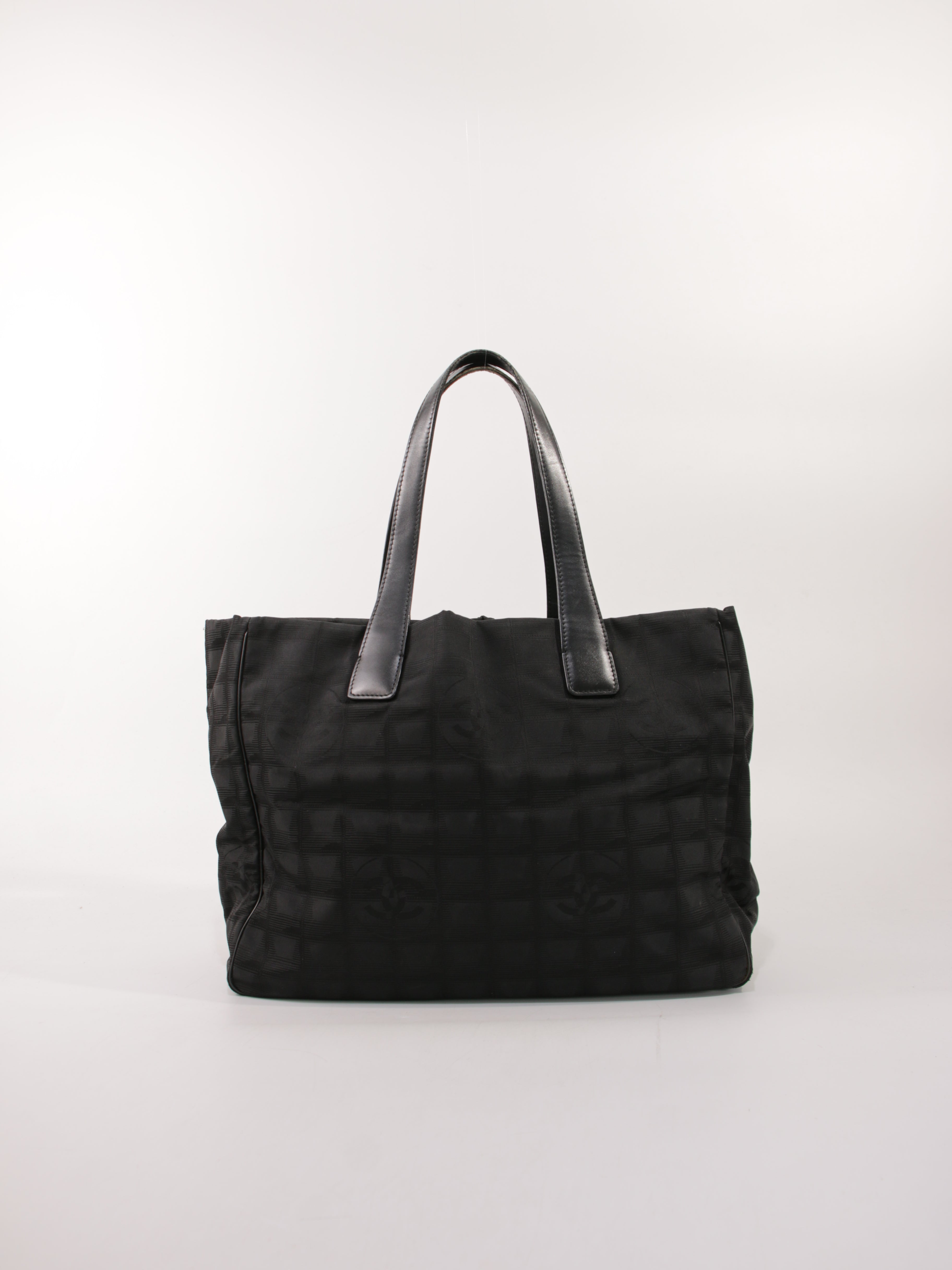 Medium New Travel Line Tote