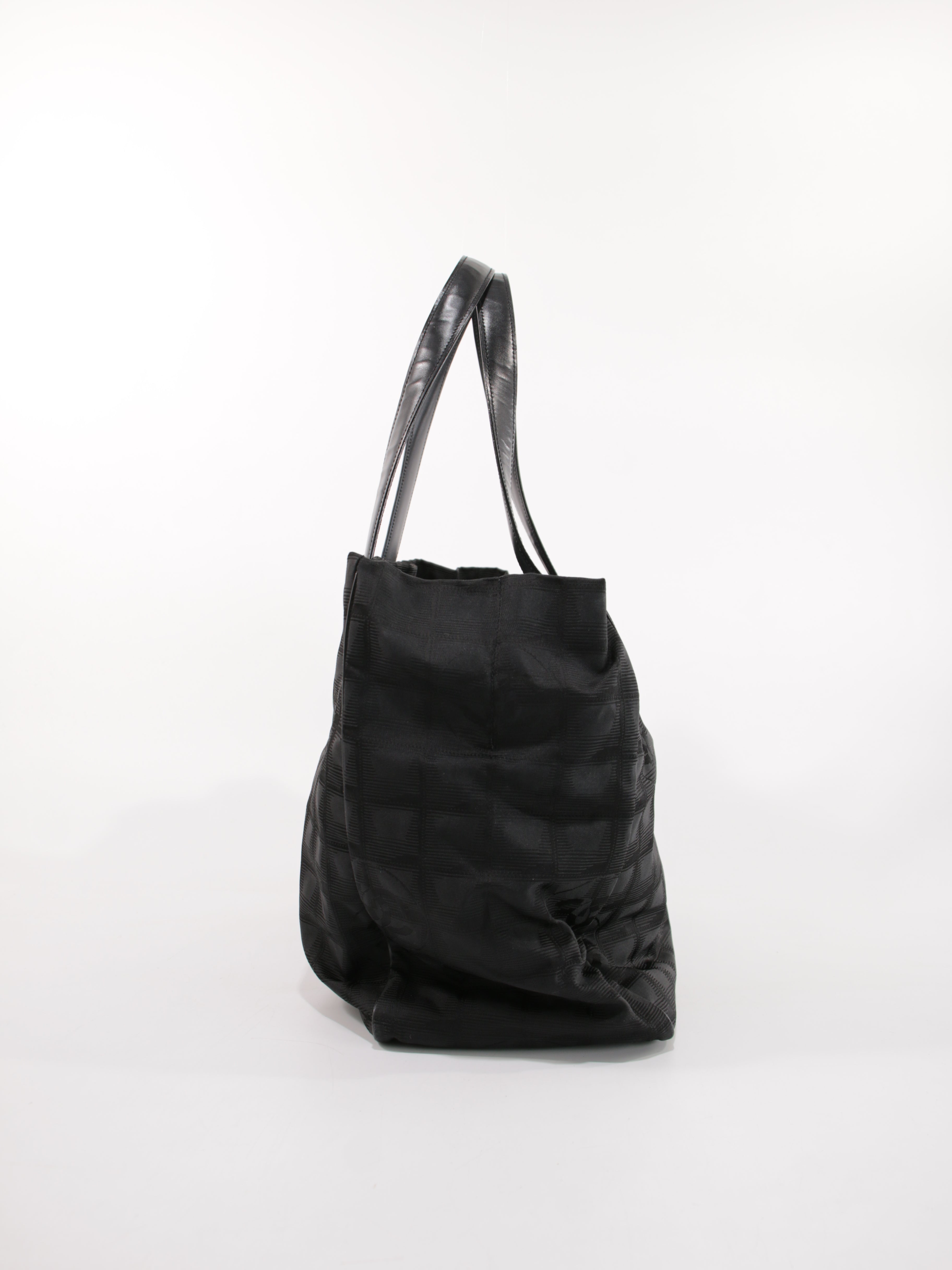 Medium New Travel Line Tote