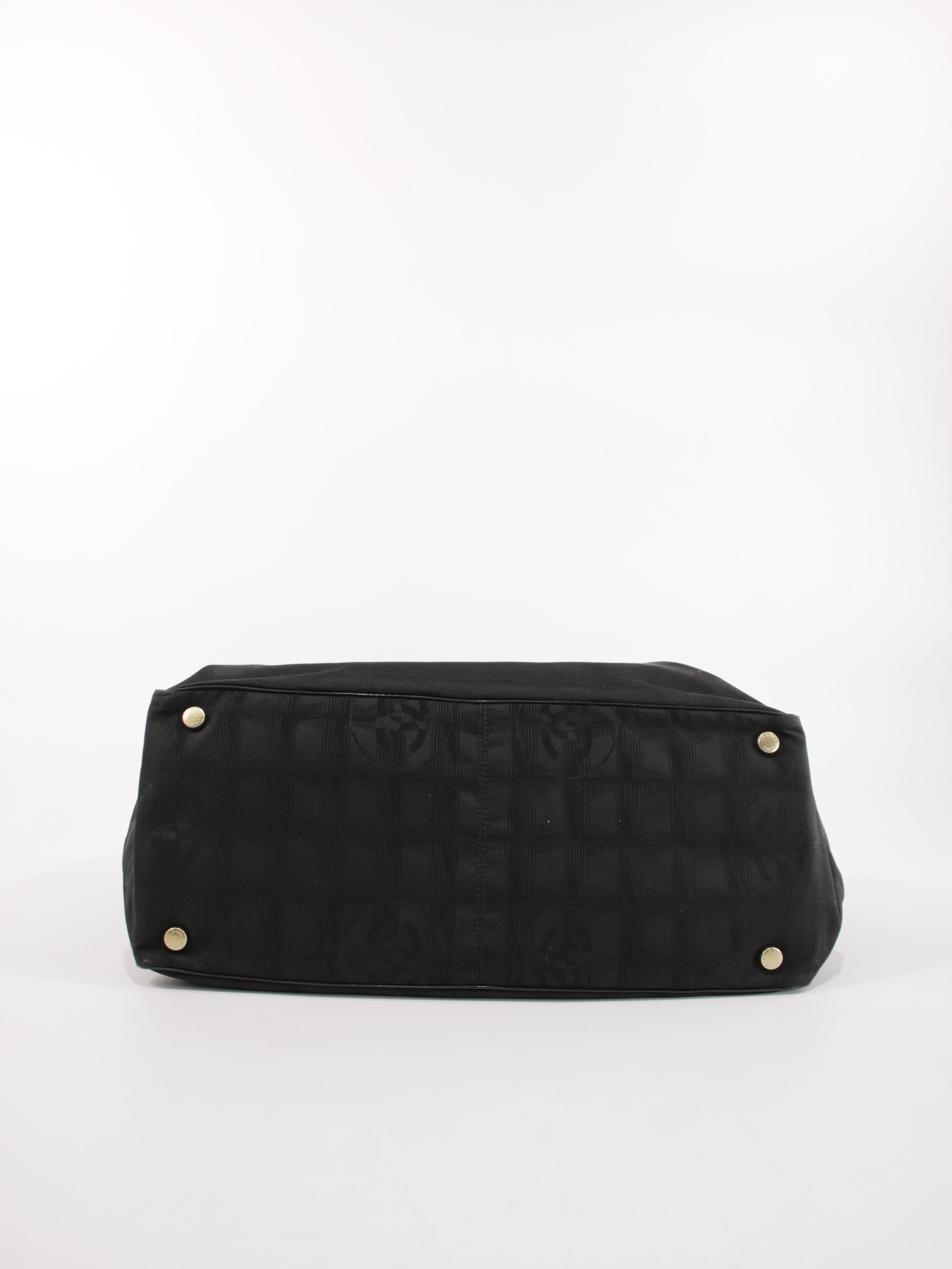 Medium New Travel Line Tote