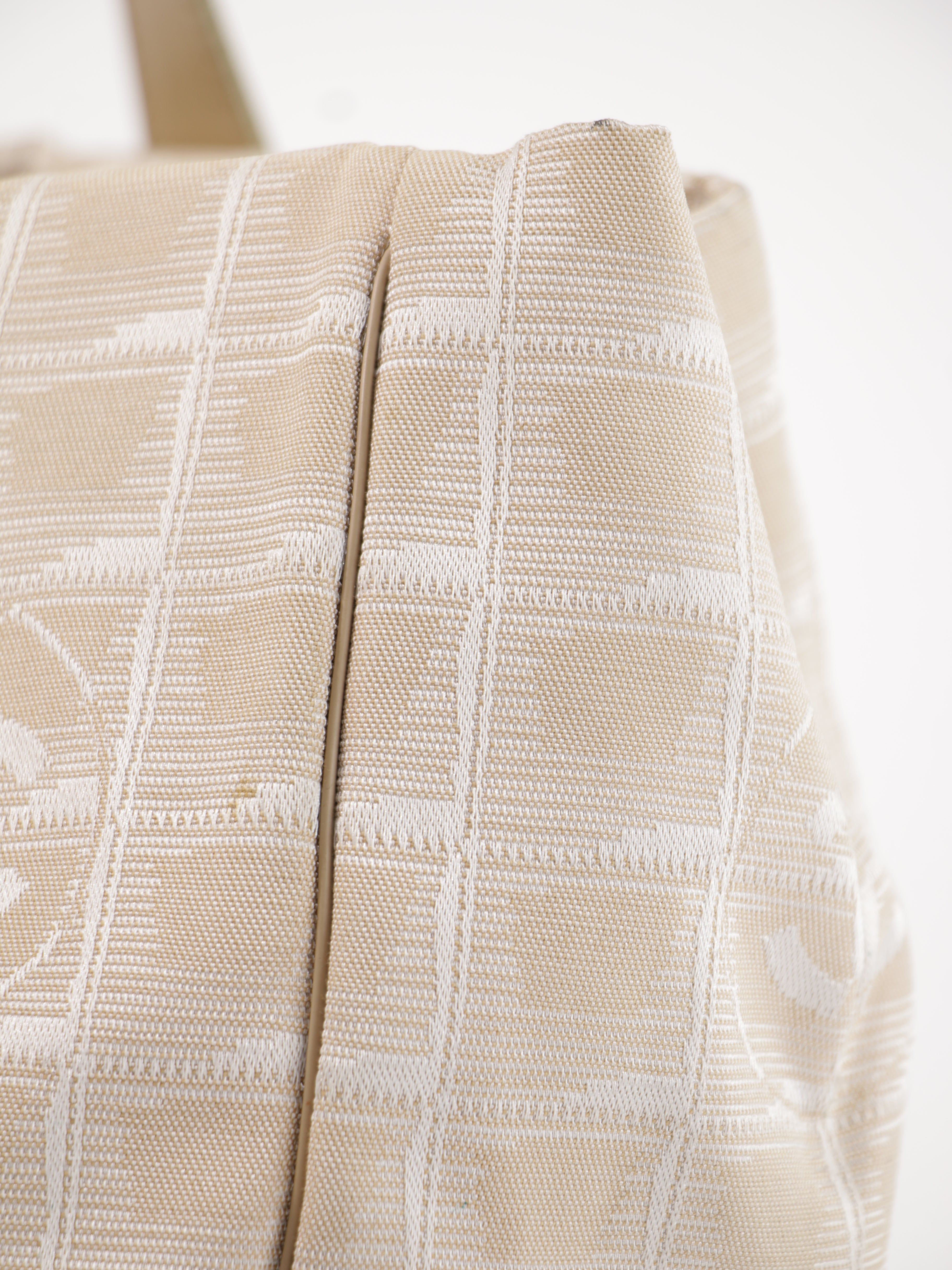 Medium New Travel Line Tote