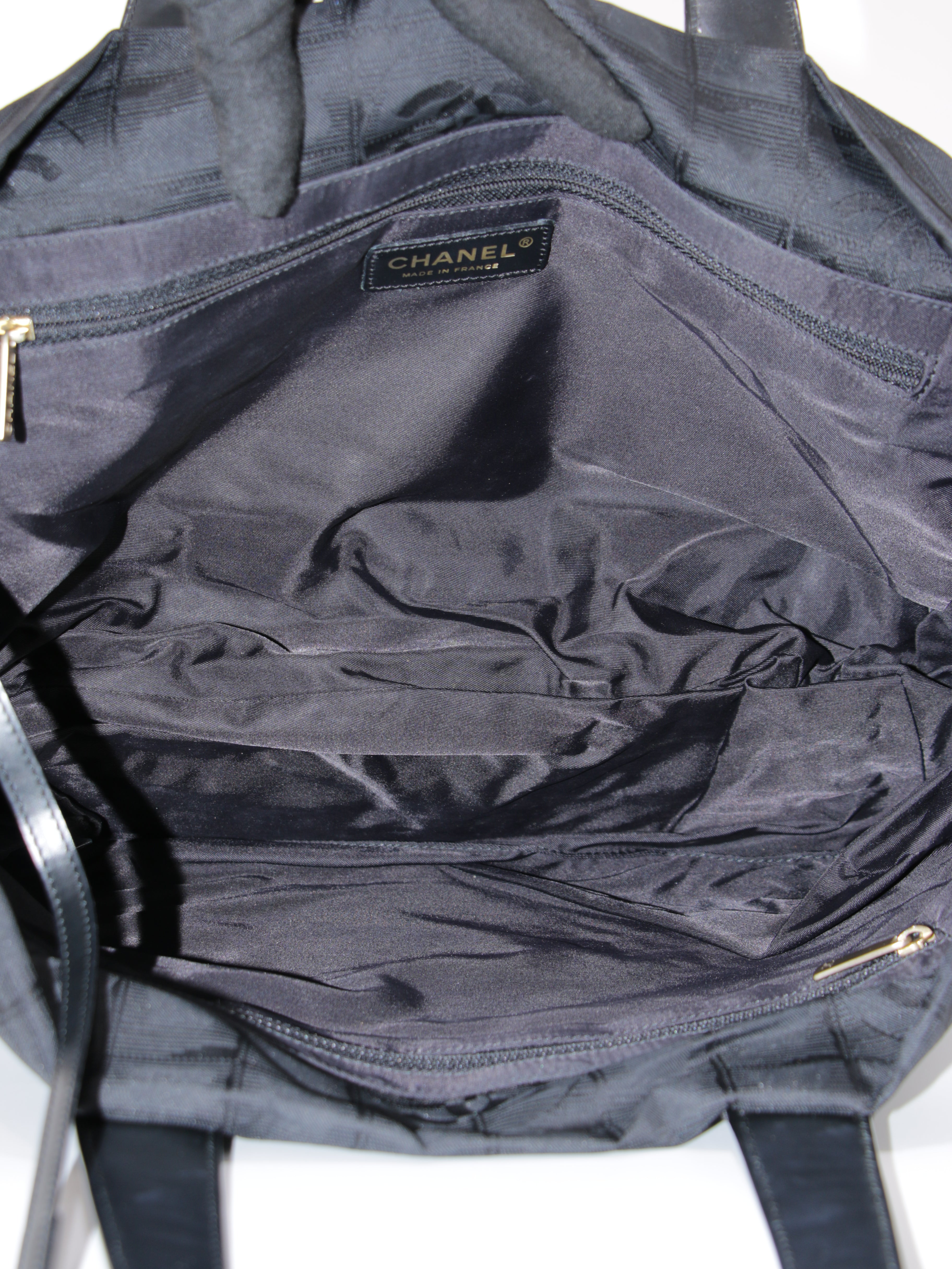 Medium New Travel Line Tote