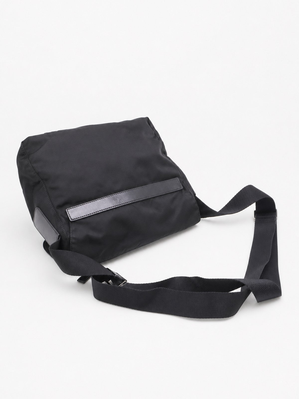Single Buckle Messenger